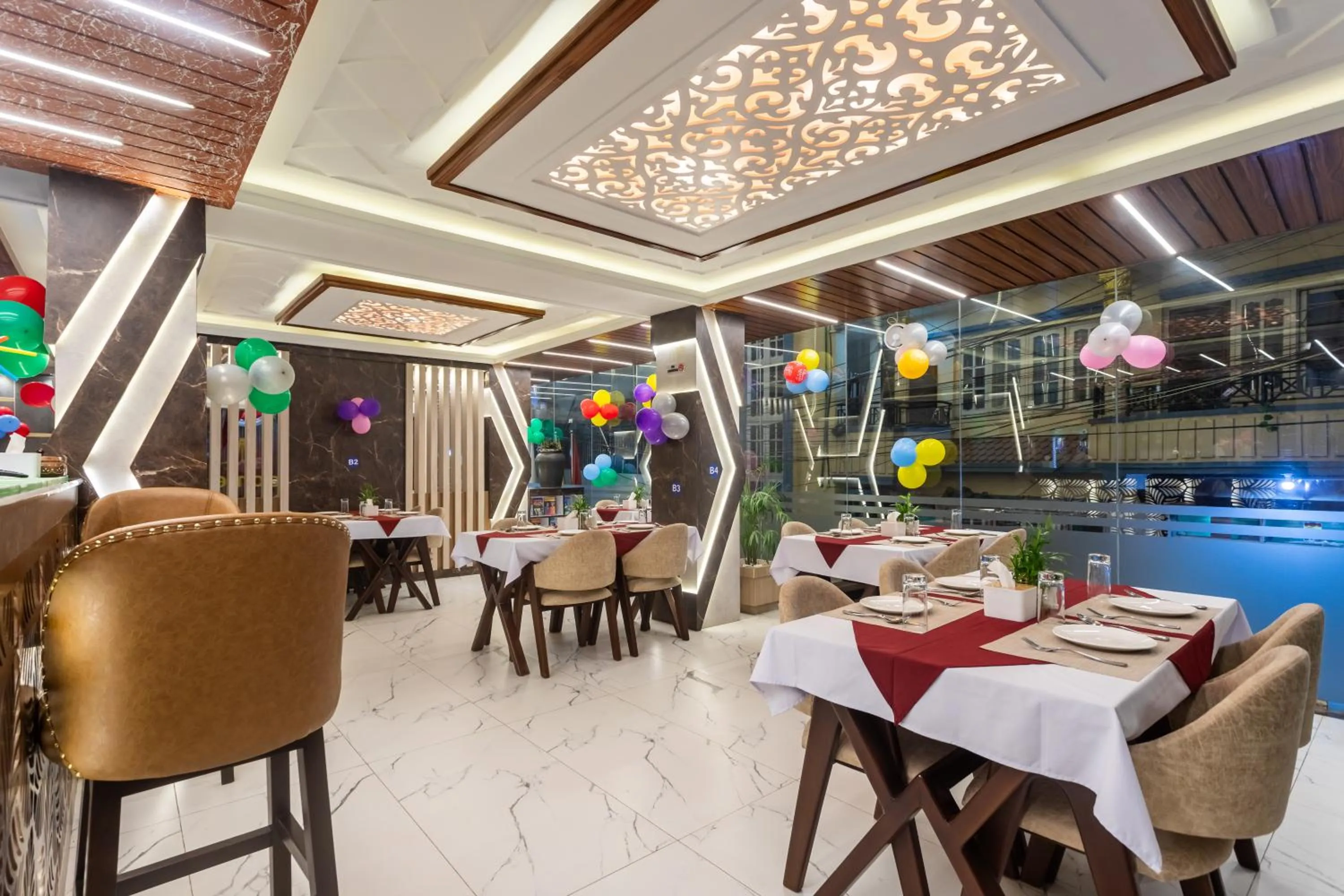 Restaurant/places to eat in Airport Diana Hotel