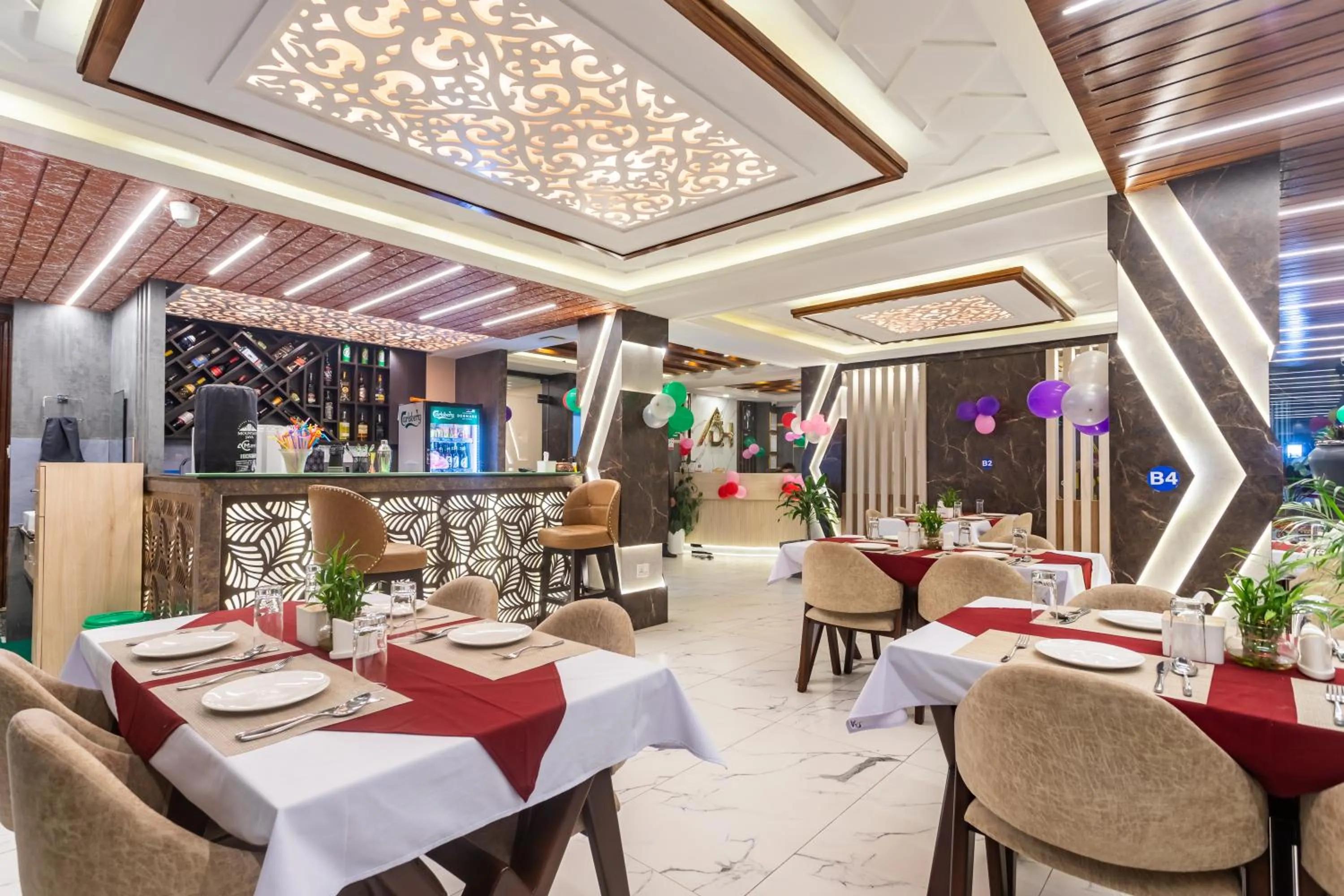 Restaurant/places to eat in Airport Diana Hotel