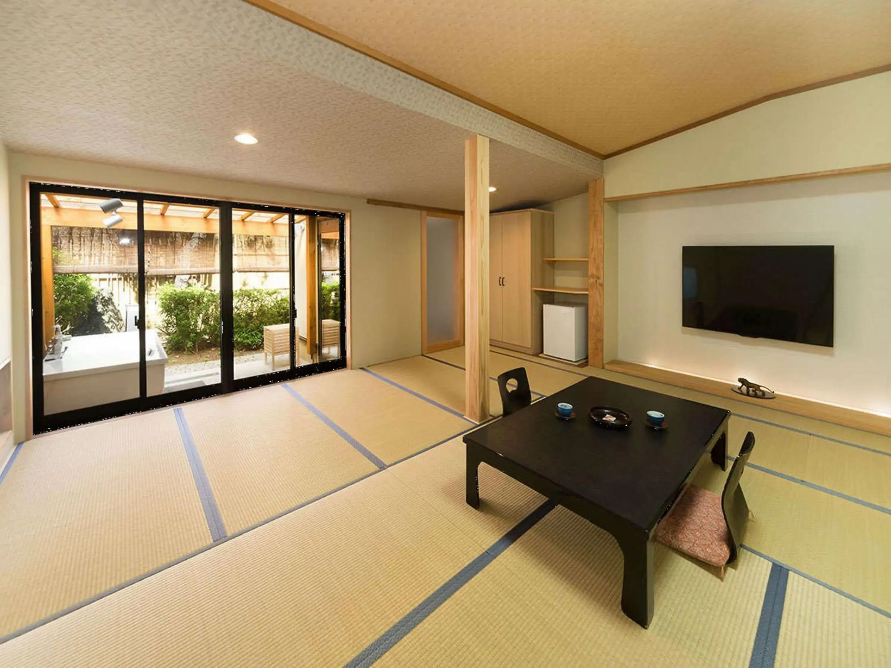 Photo of the whole room in Yuraku Hotel Photo of the whole room in Yuraku Hotel