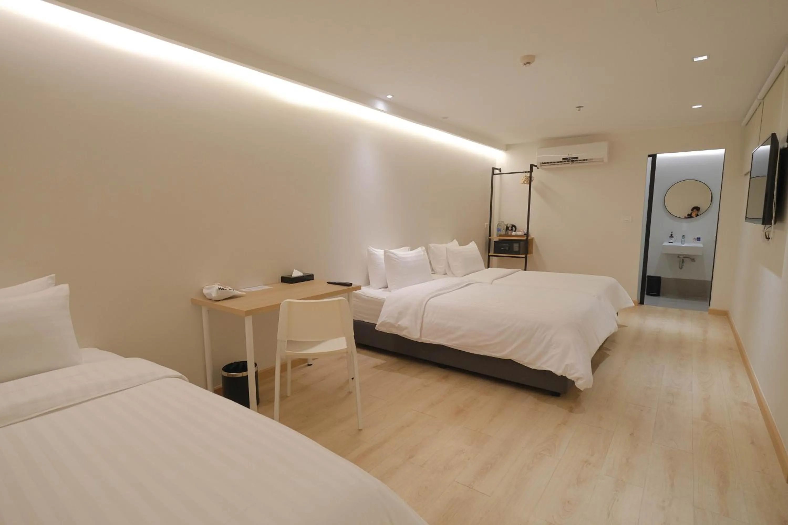 Bed in SimpleStay Chatuchak, SureStay Collection by Best Western