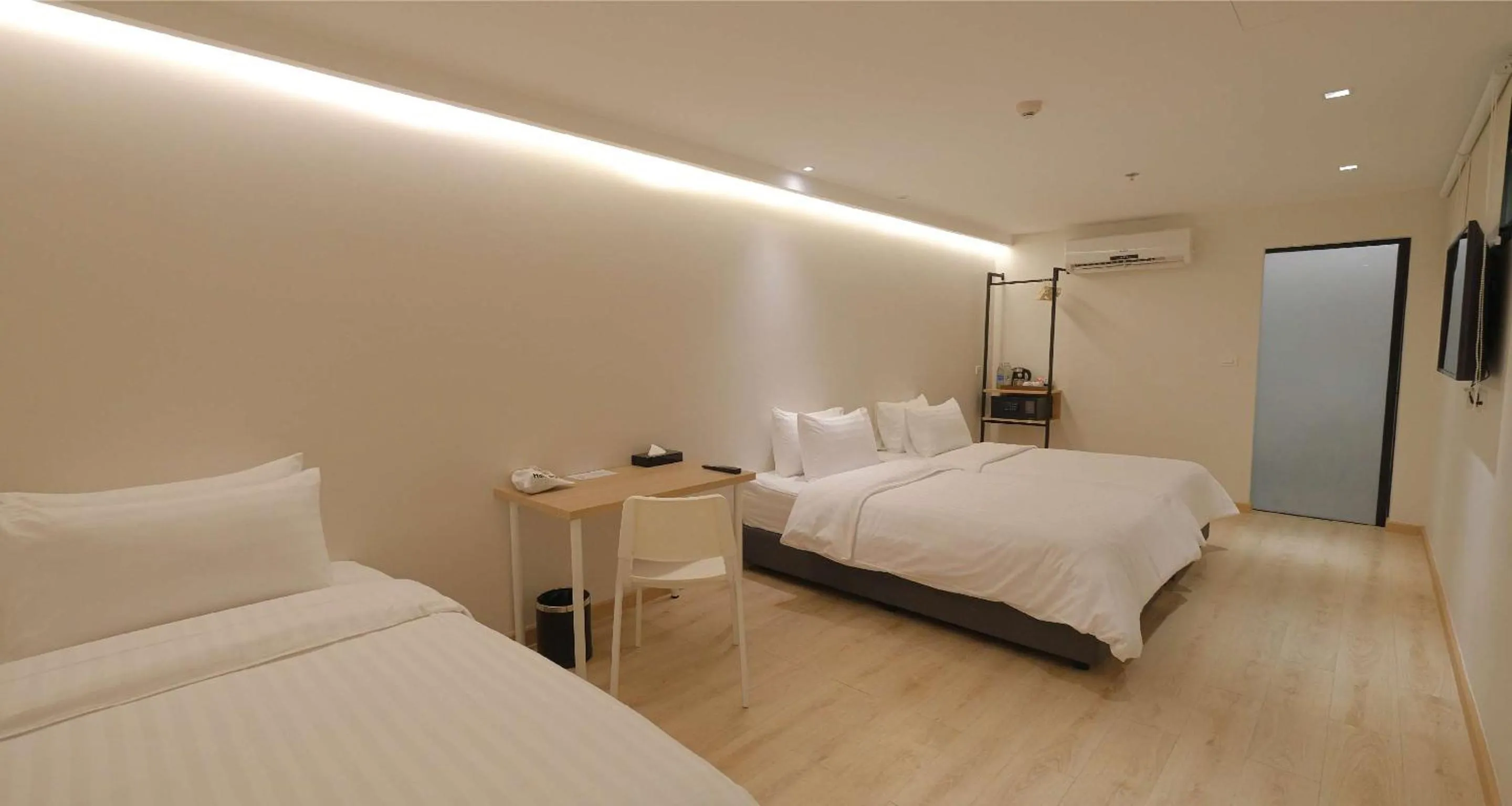Bedroom, Bed in SimpleStay Chatuchak, SureStay Collection by Best Western