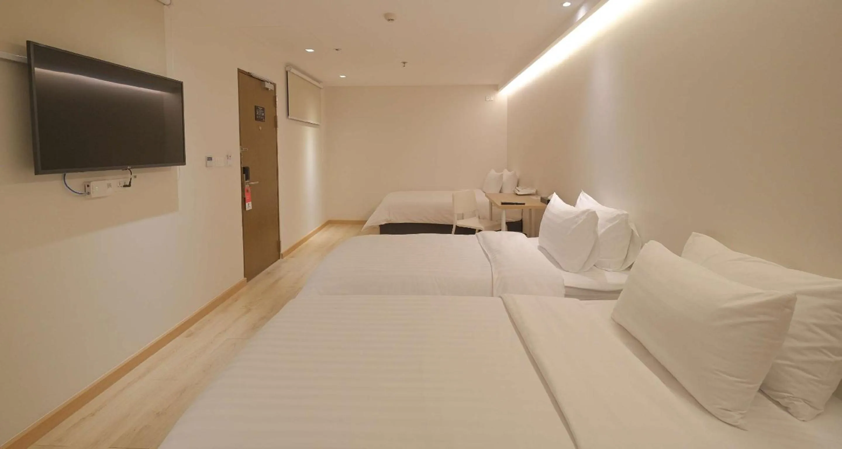 Bedroom, Bed in SimpleStay Chatuchak, SureStay Collection by Best Western