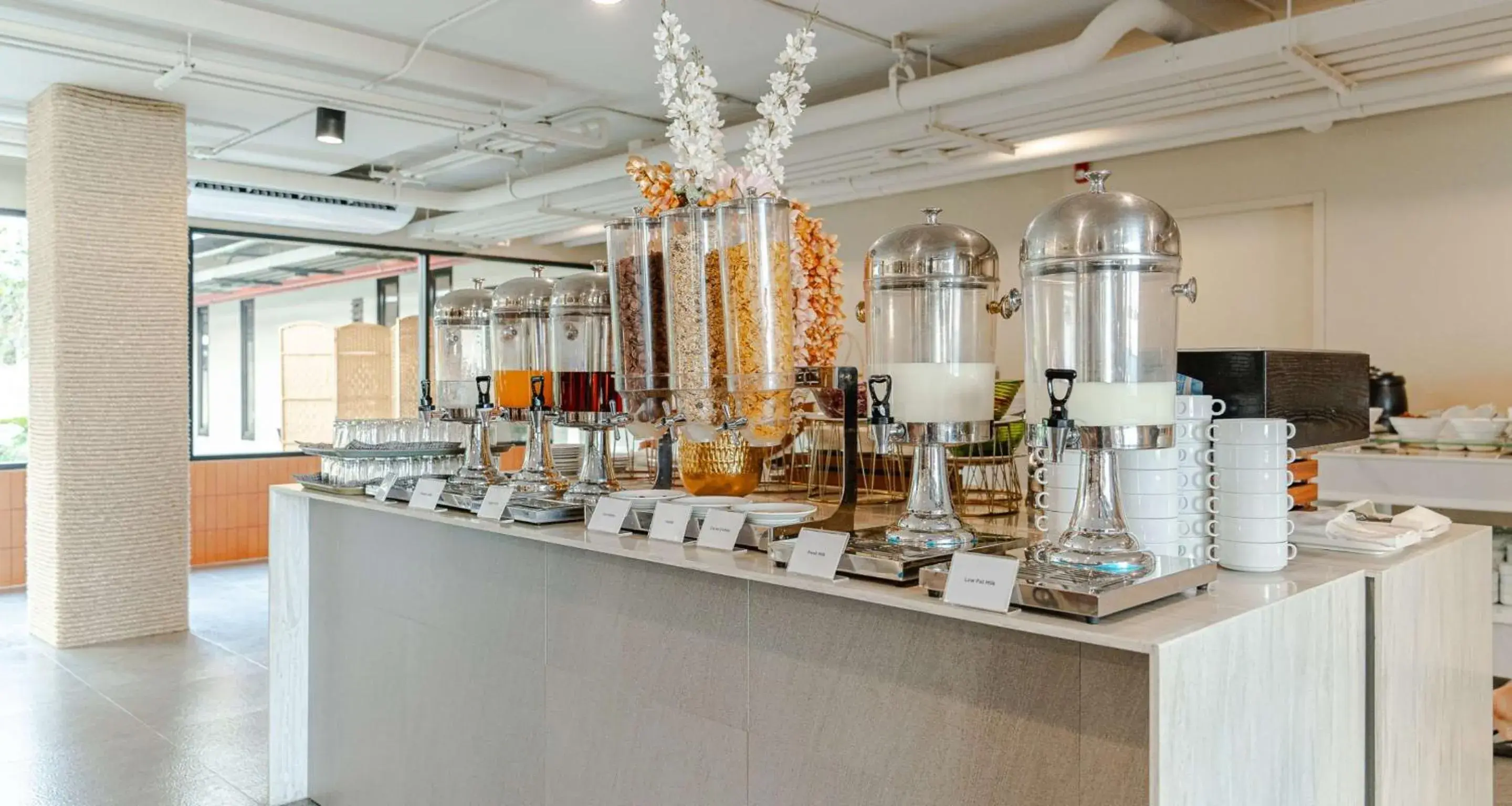 Restaurant/places to eat in SimpleStay Chatuchak, SureStay Collection by Best Western Restaurant/places to eat in SimpleStay Chatuchak, SureStay Collection by Best Western