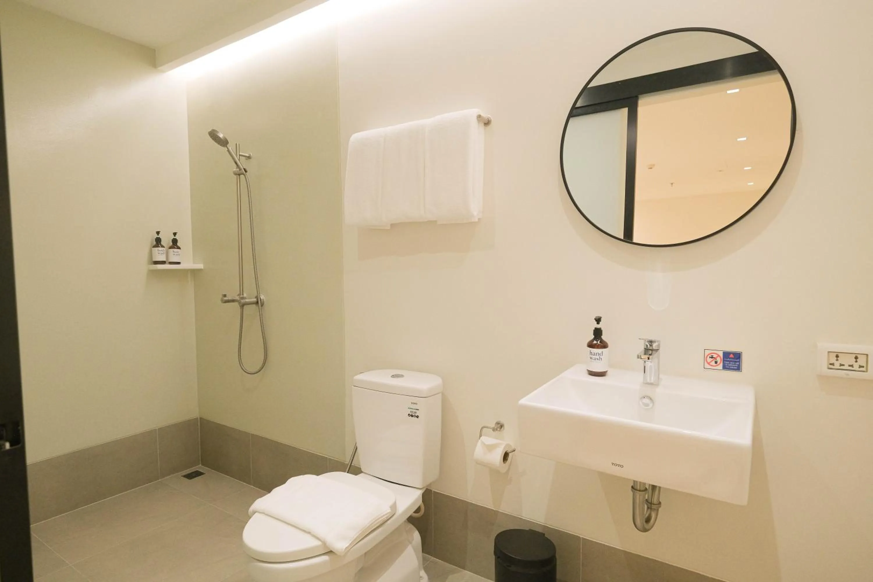 Shower in SimpleStay Chatuchak, SureStay Collection by Best Western