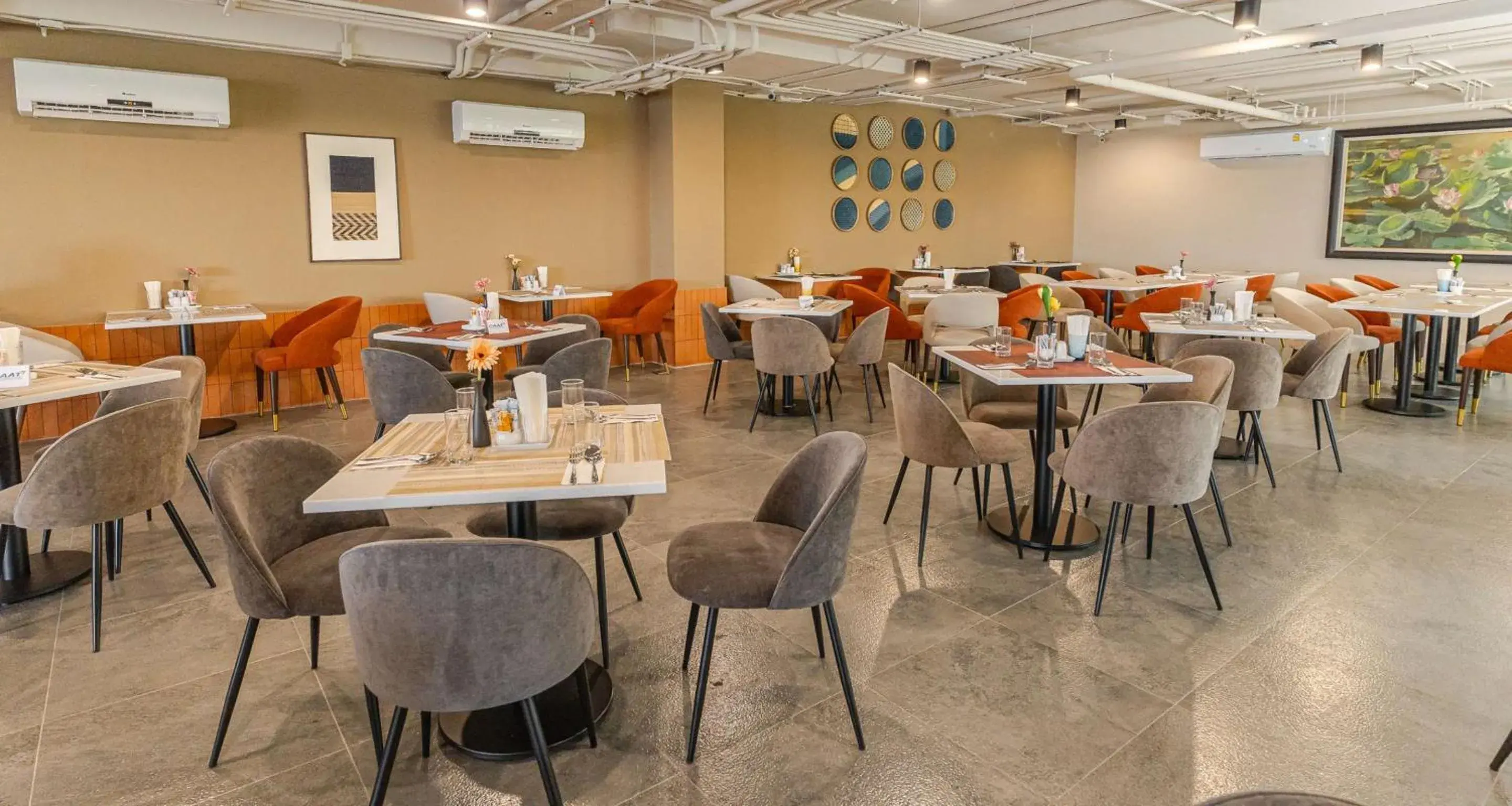 Restaurant/places to eat in SimpleStay Chatuchak, SureStay Collection by Best Western Restaurant/places to eat in SimpleStay Chatuchak, SureStay Collection by Best Western