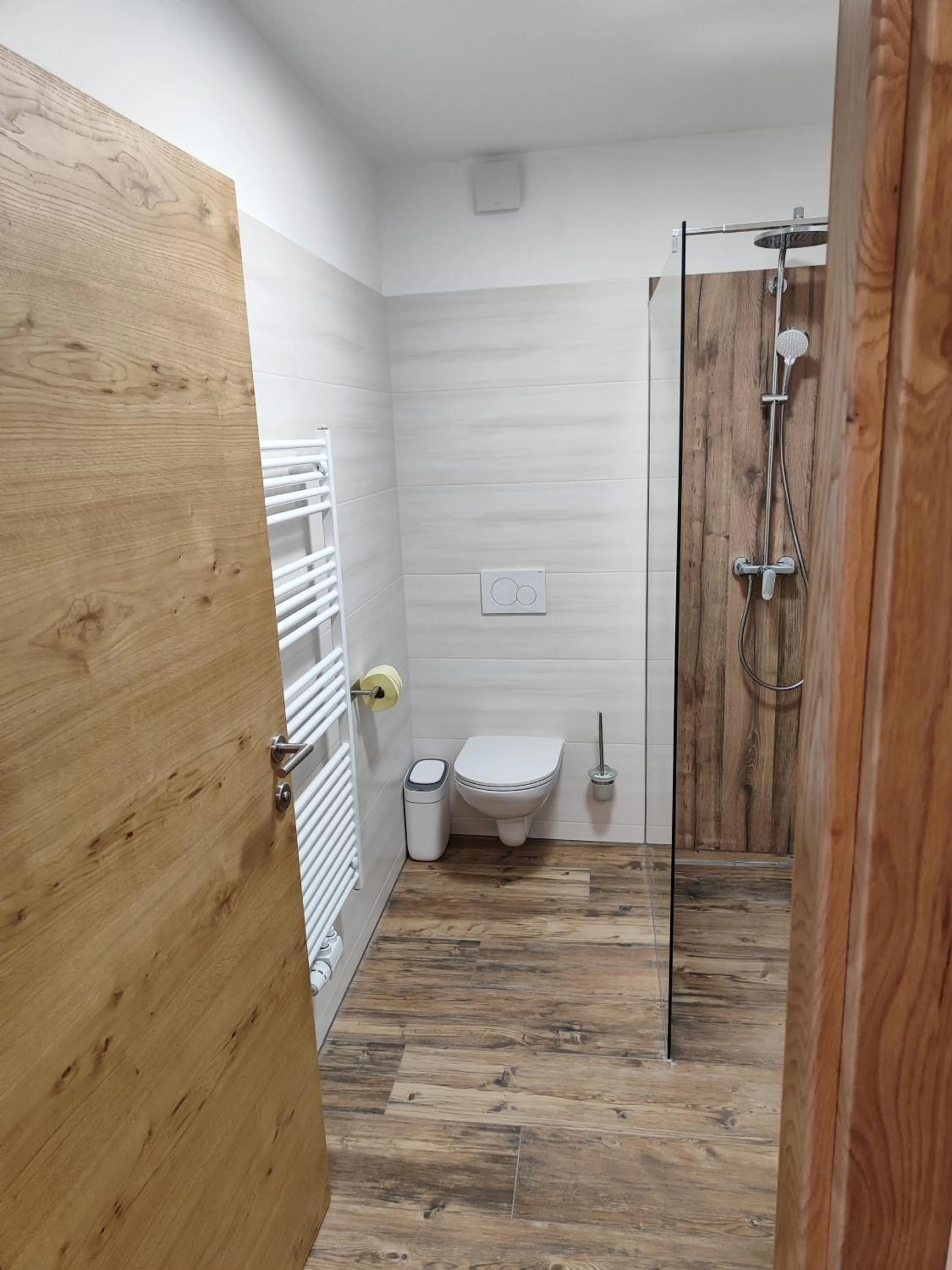 Shower in Hotel-Bad Goisern