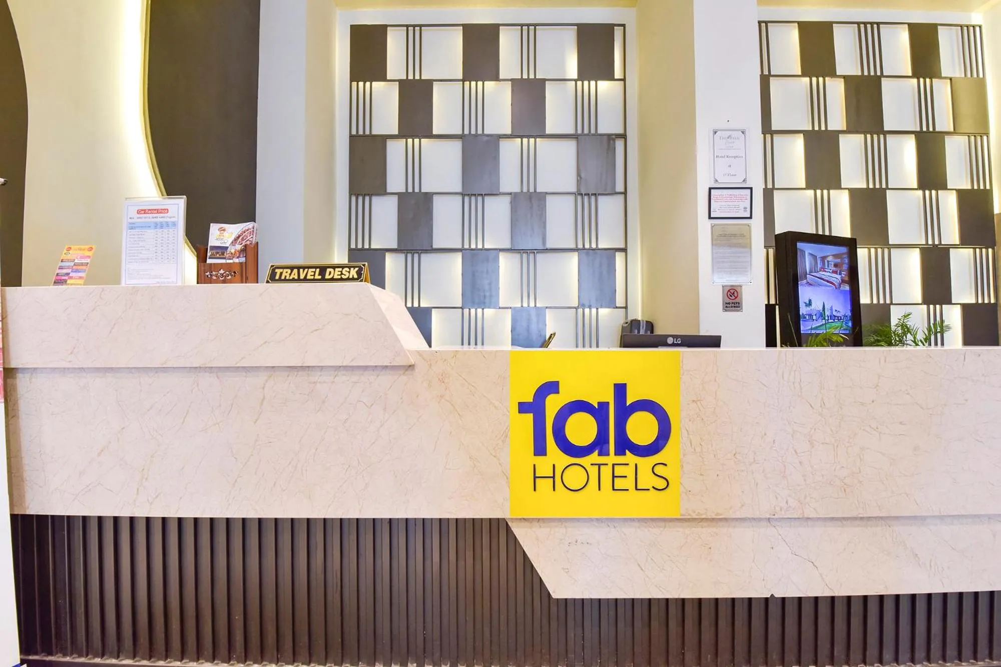 Lobby or reception in FabHotel Anukampa With Swimming Pool