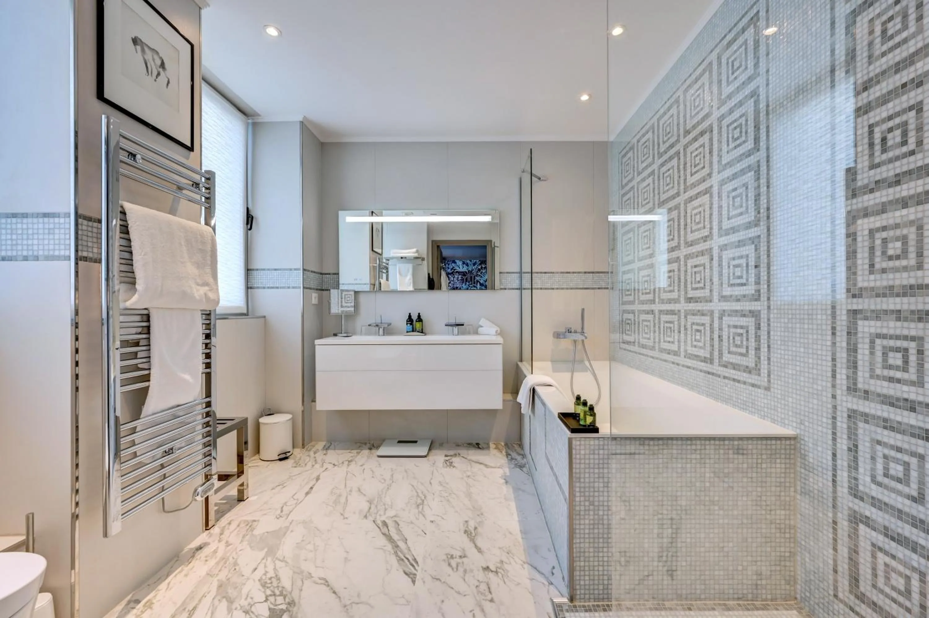 Bathroom in Juliana Hotel Paris