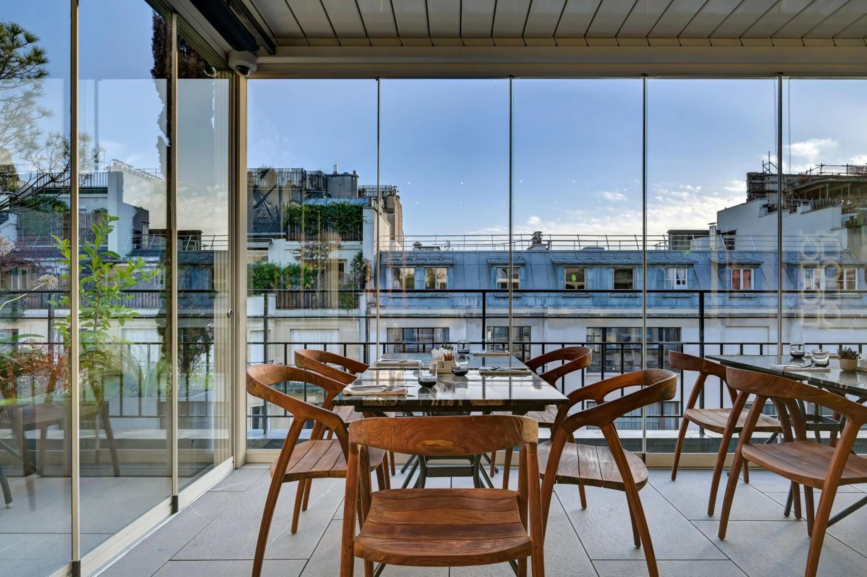 Patio in Juliana Hotel Paris