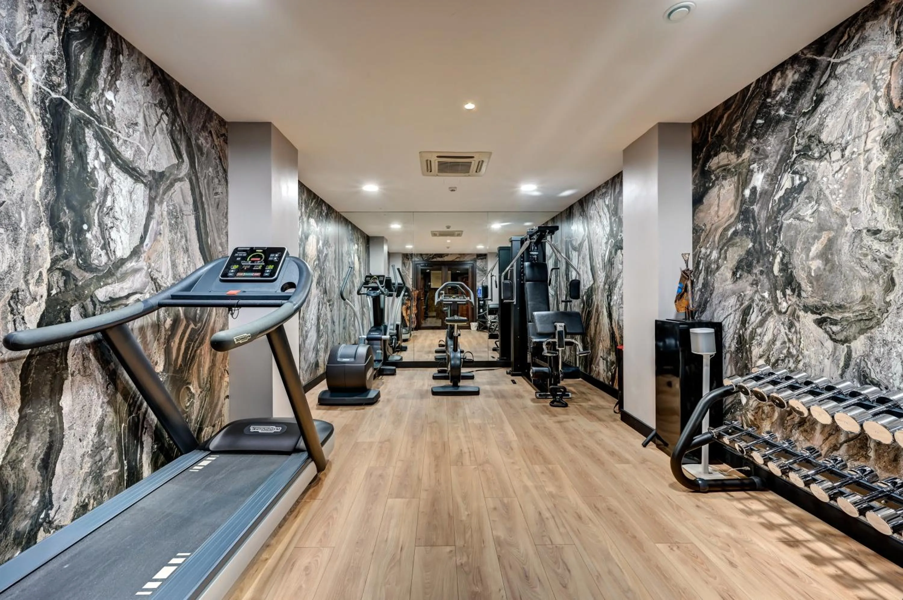 Fitness centre/facilities in Juliana Hotel Paris