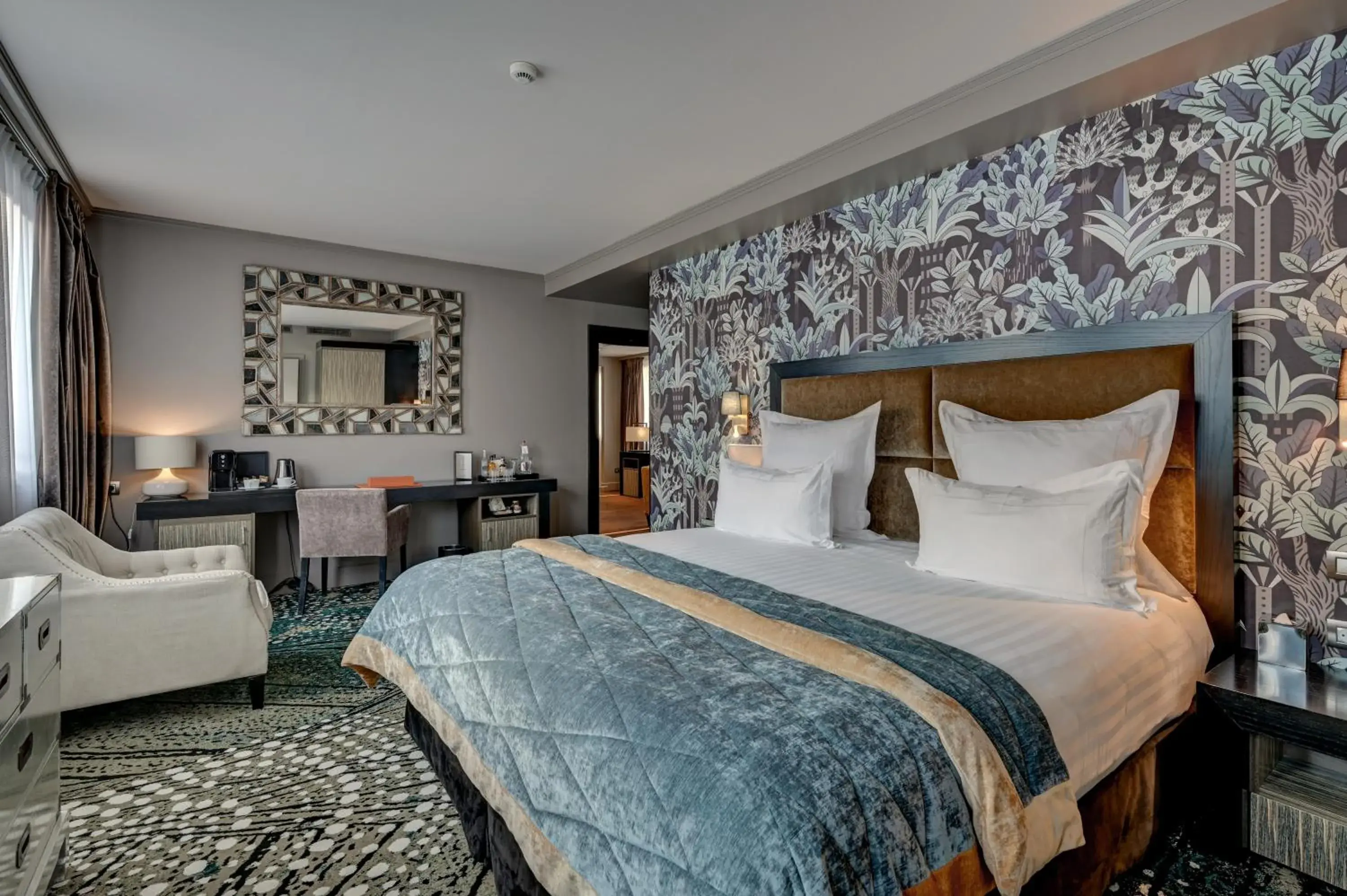 Bed in Juliana Hotel Paris Bed in Juliana Hotel Paris