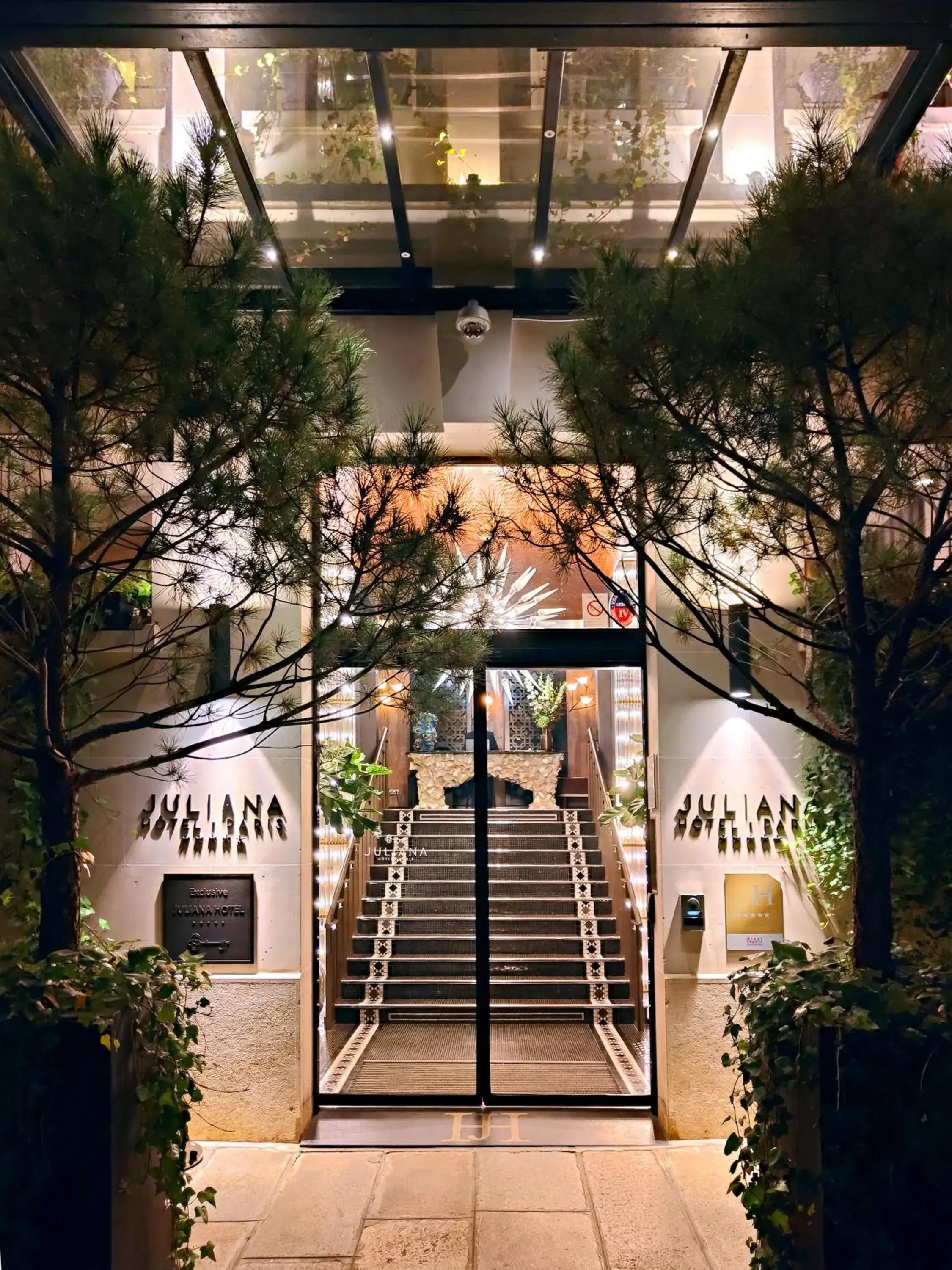 Facade/entrance in Juliana Hotel Paris Facade/entrance in Juliana Hotel Paris