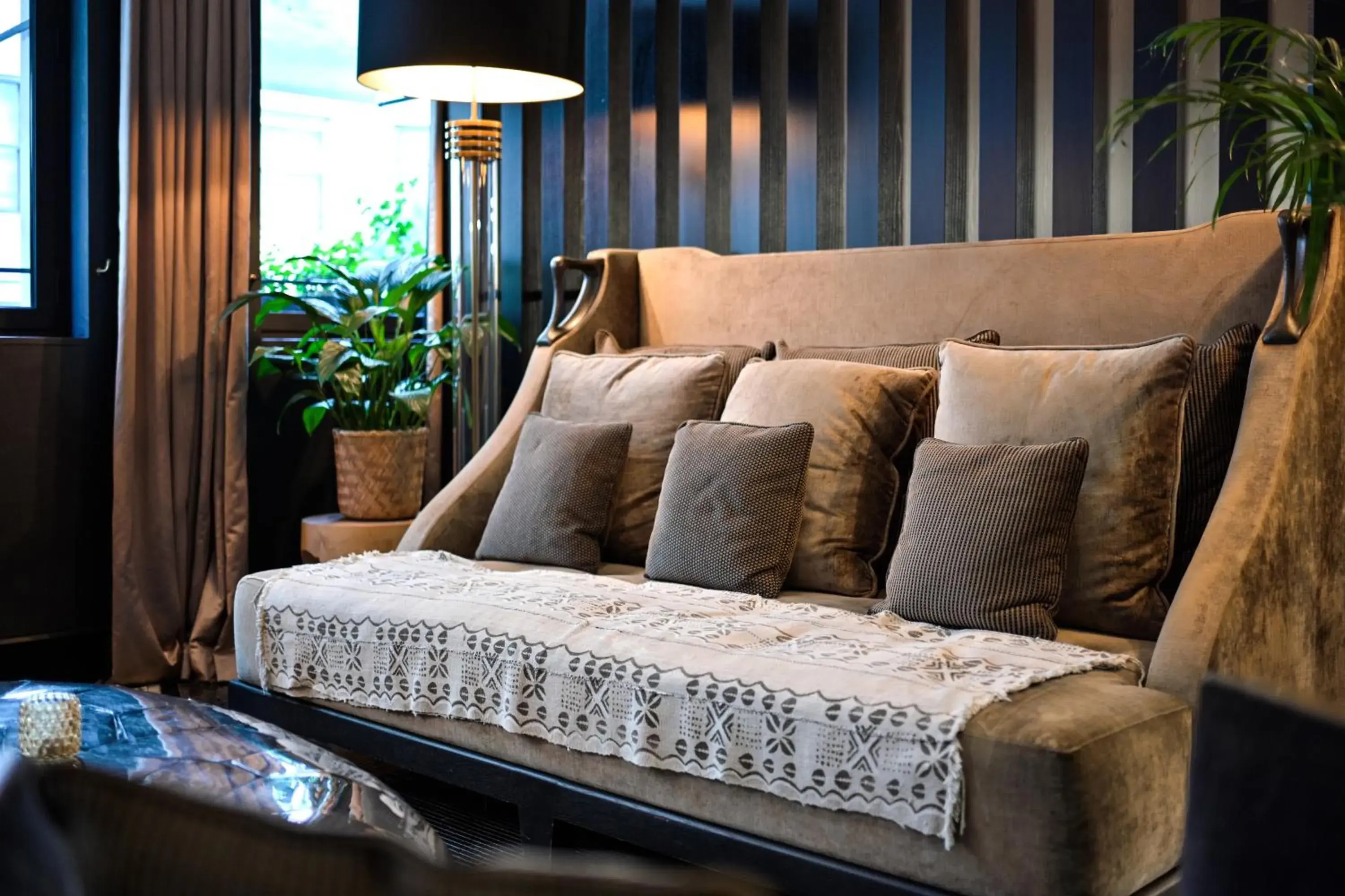 Lounge or bar, Bed in Juliana Hotel Paris Lounge or bar, Bed in Juliana Hotel Paris