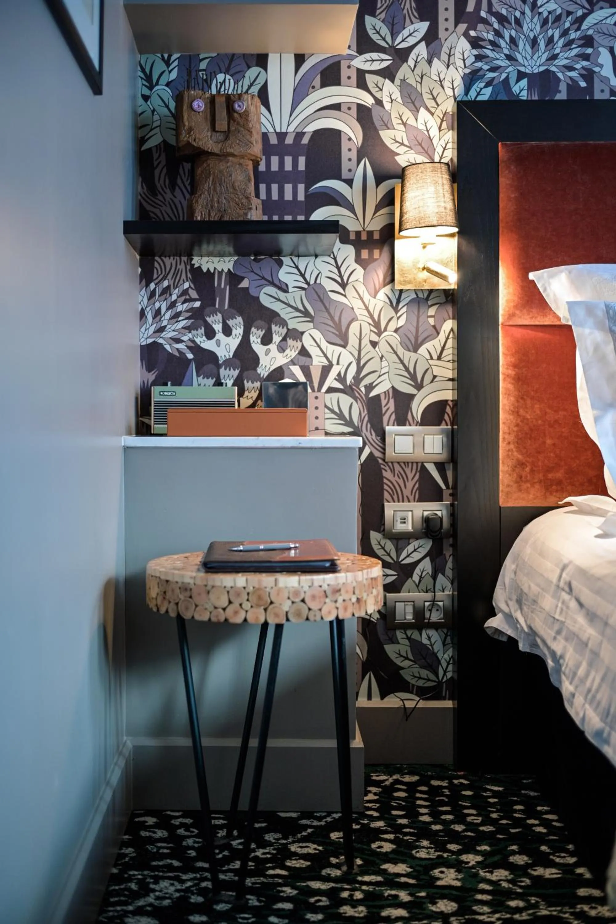 Bed in Juliana Hotel Paris