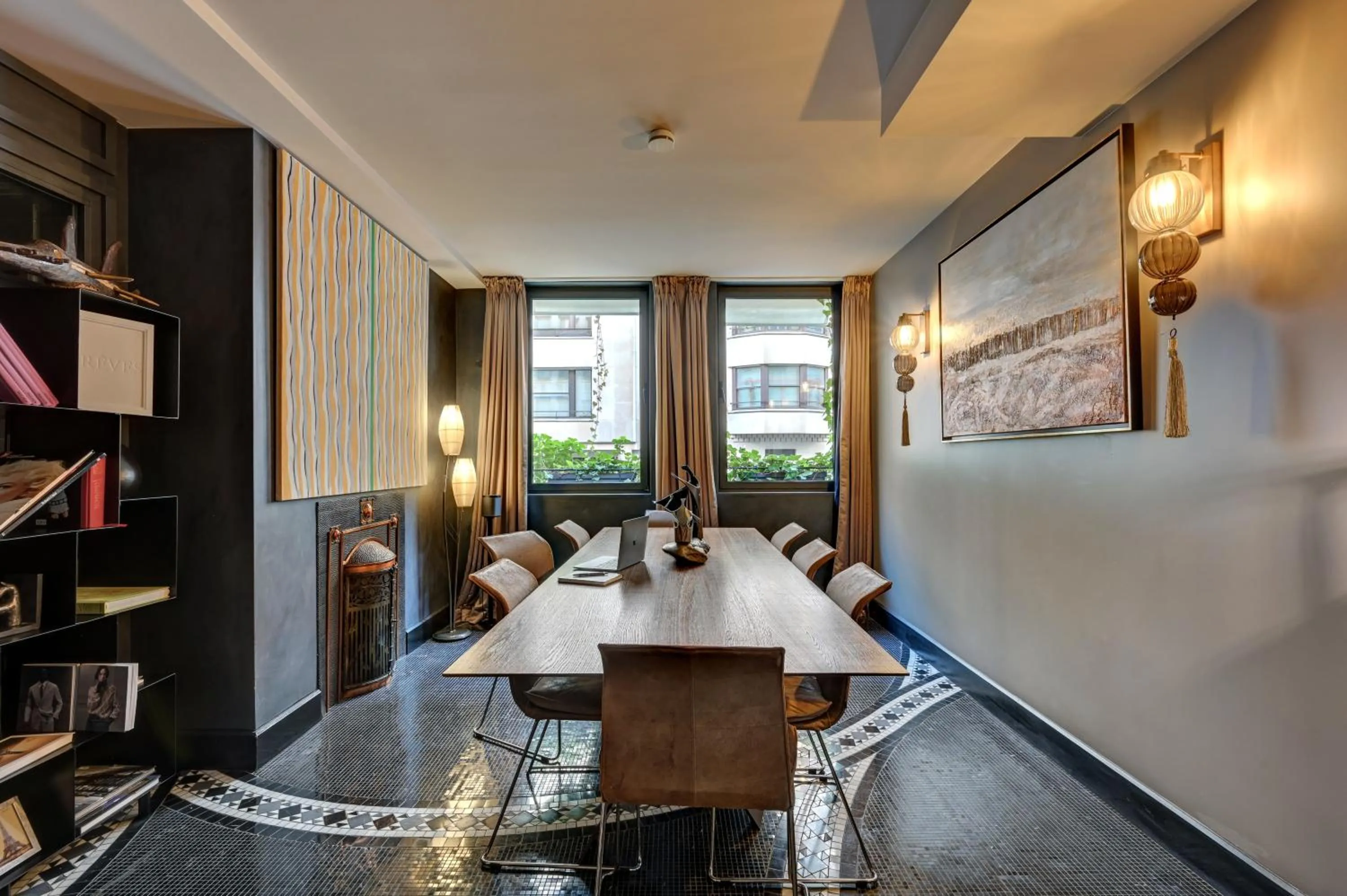 Seating area in Juliana Hotel Paris