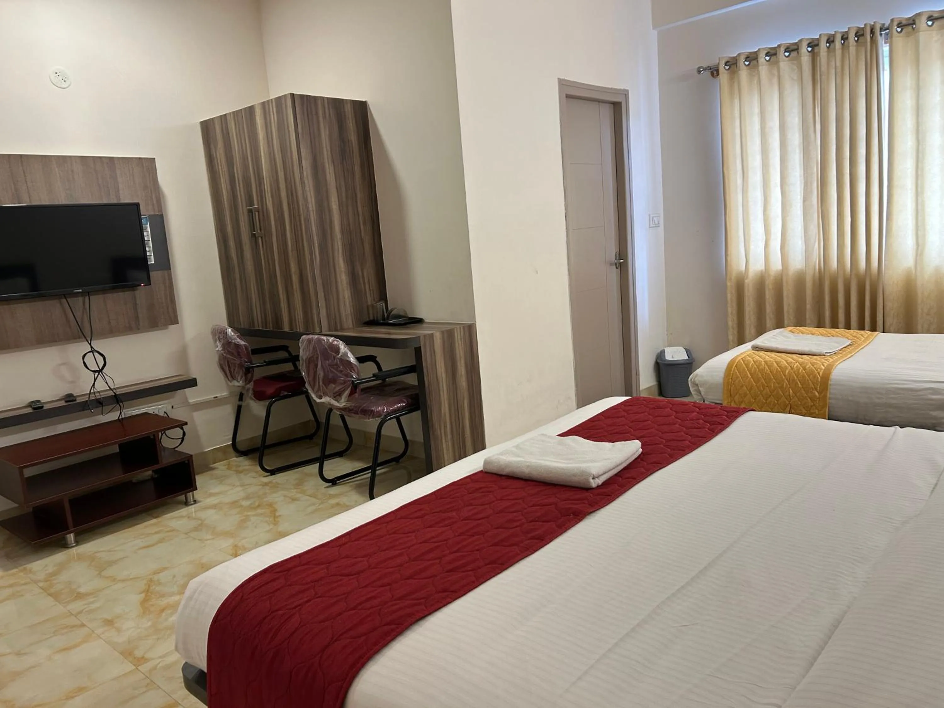 Communal lounge/ TV room, Bed in M S Comforts