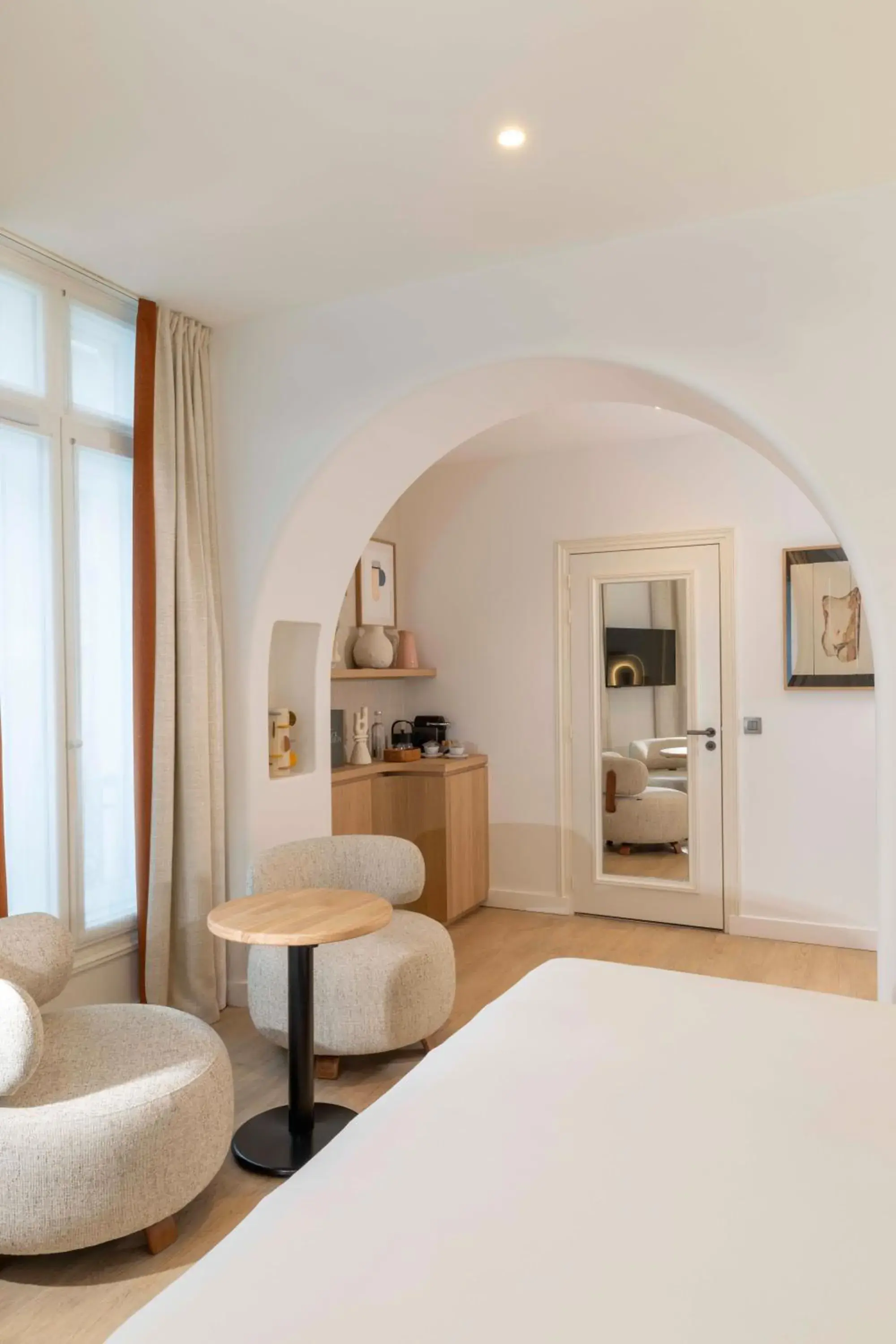 Photo of the whole room, Bed in Madame Drouot & Spa - Opera Photo of the whole room, Bed in Madame Drouot & Spa - Opera