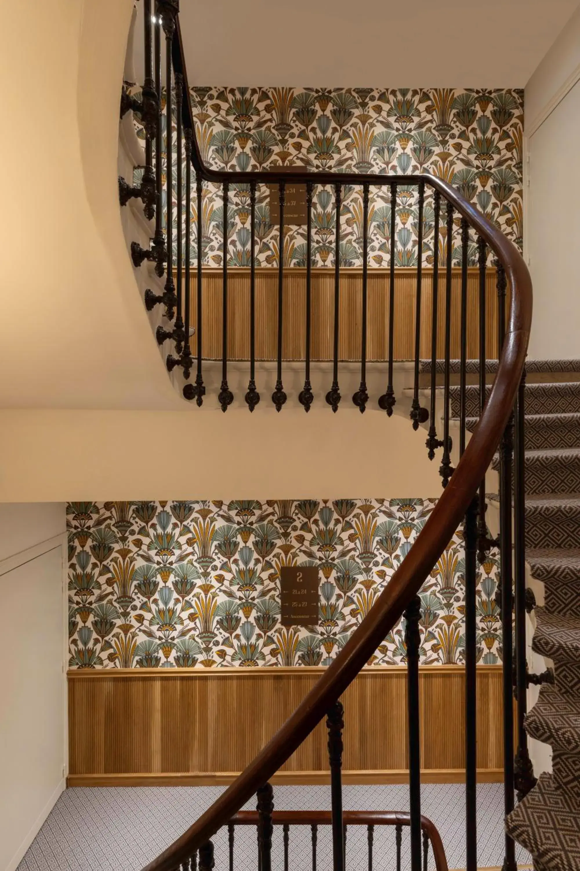 Property building in Madame Drouot & Spa - Opera Property building in Madame Drouot & Spa - Opera