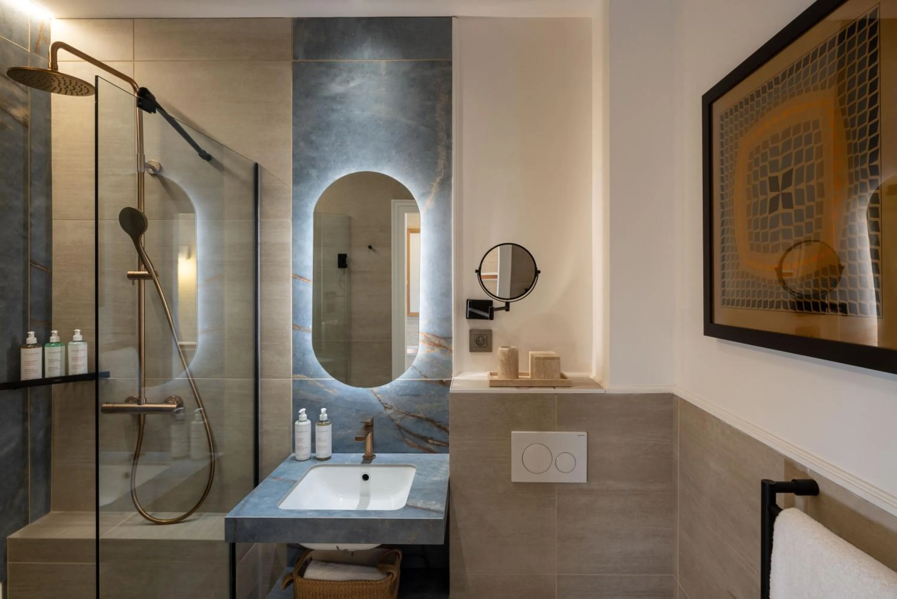 Shower in Madame Drouot & Spa - Opera