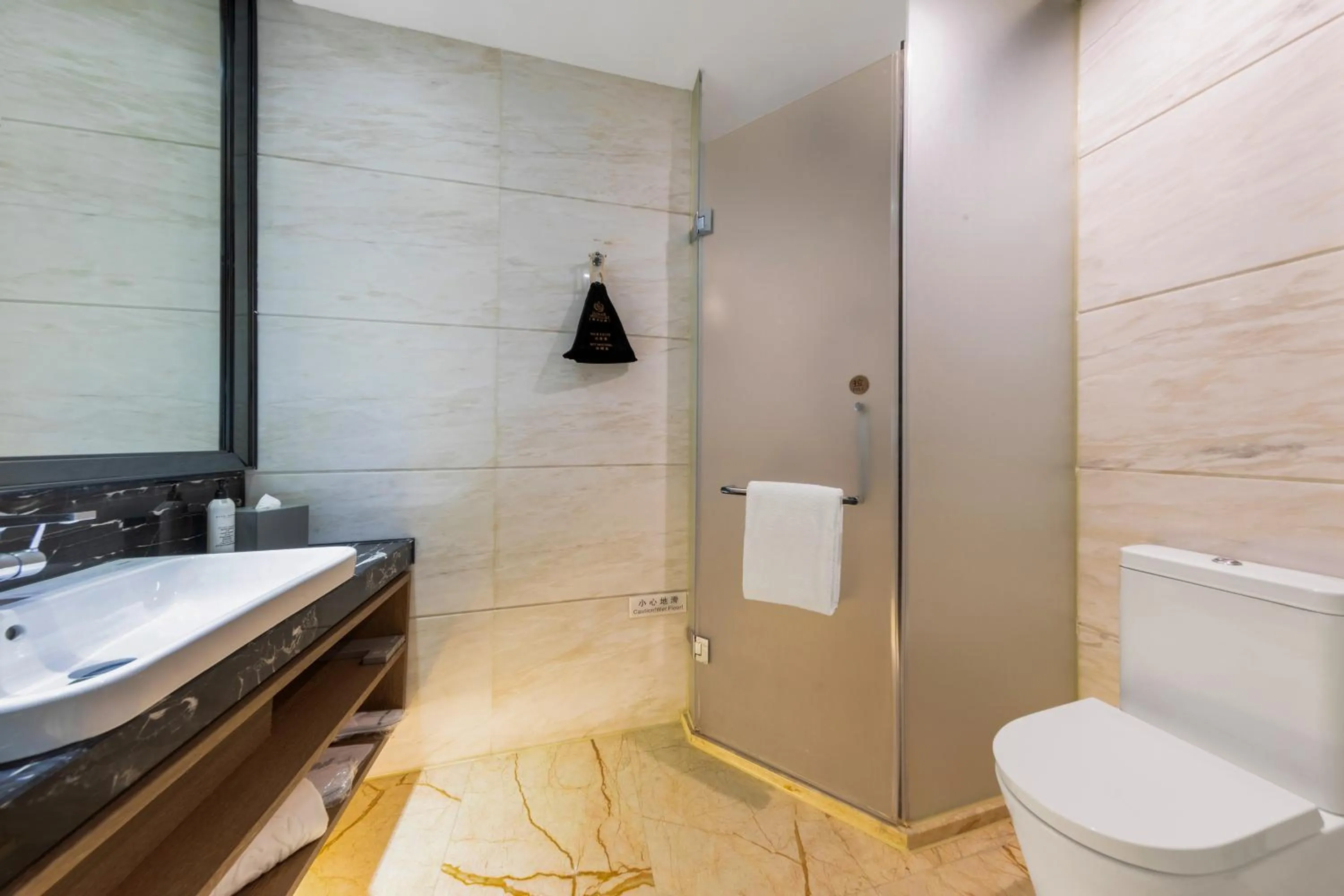 Honder International Hotel - Free shuttle bus between hotel and exhibition center during Canton Fair period