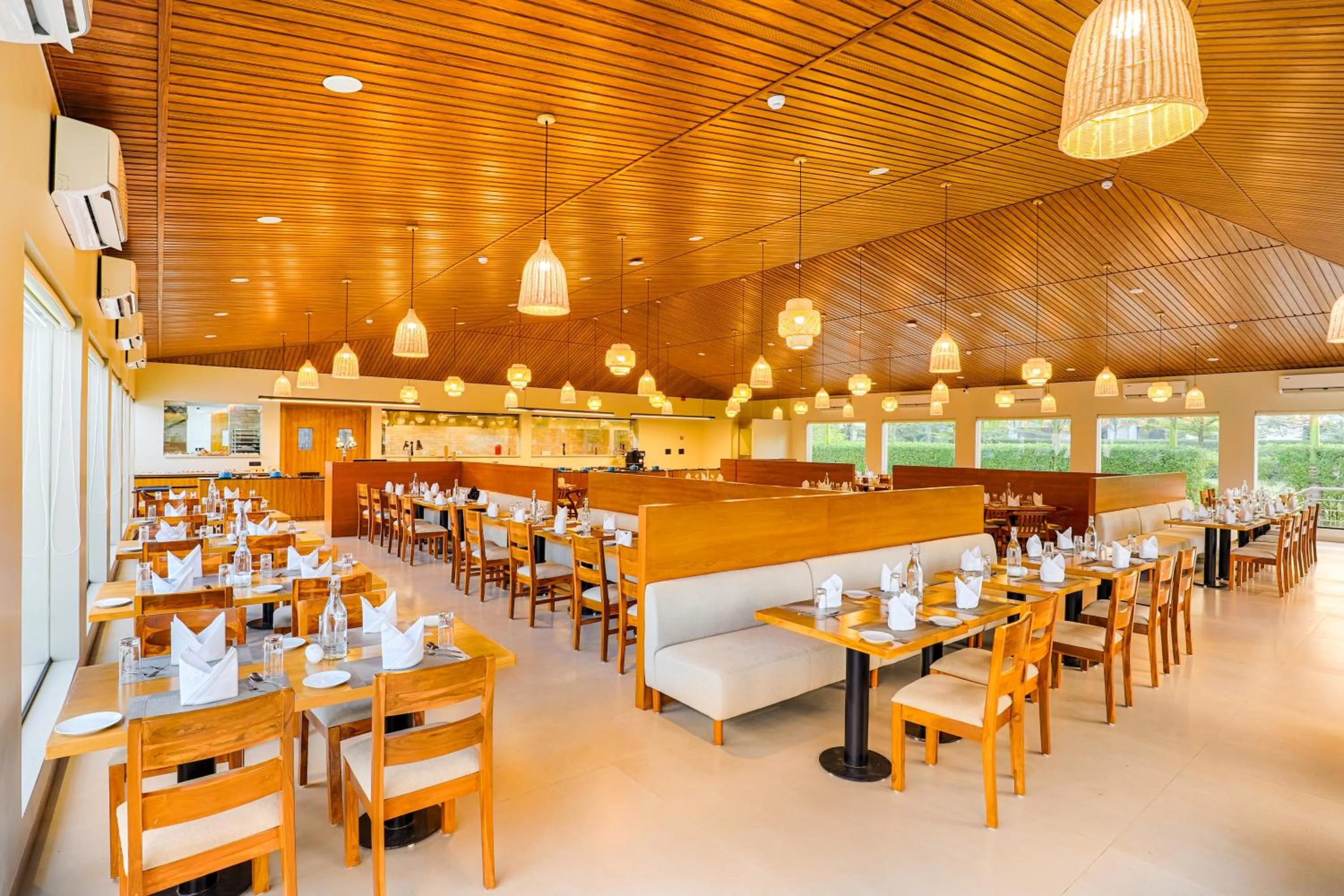 Restaurant/places to eat in Club Mahindra Pavagadh
