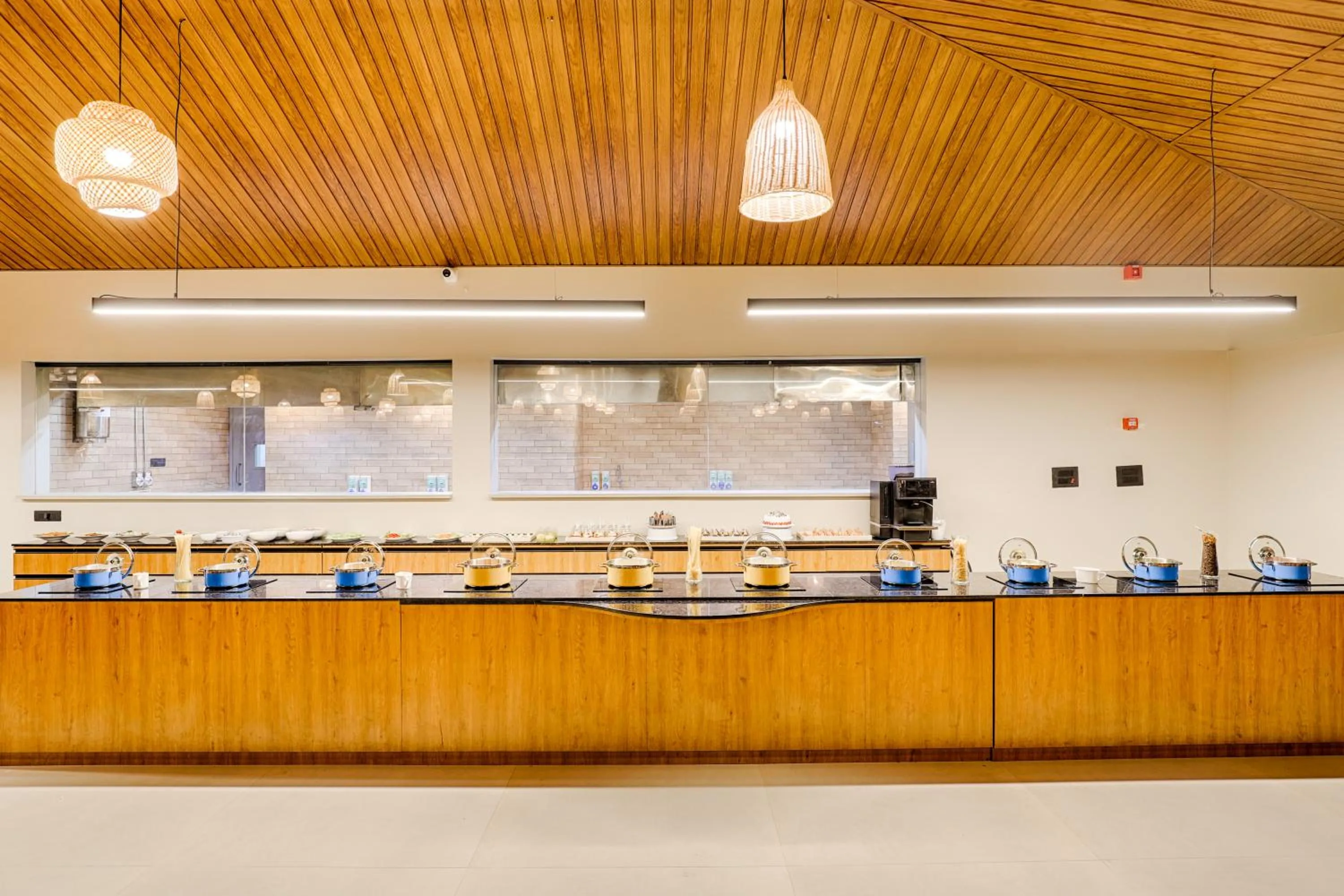 Restaurant/places to eat in Club Mahindra Pavagadh