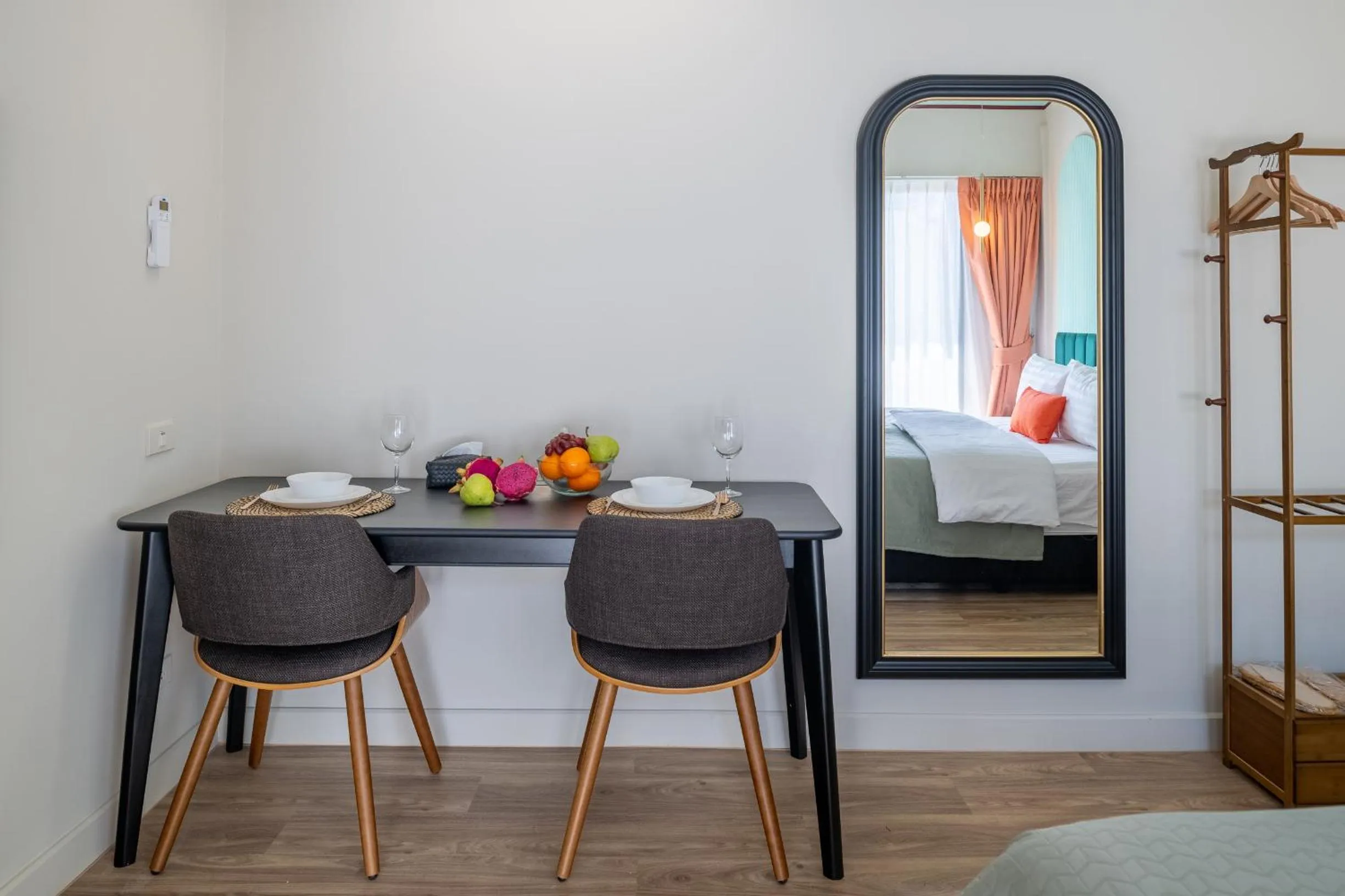 Dining area, Bed in Boutique hotel Axis Bangkok