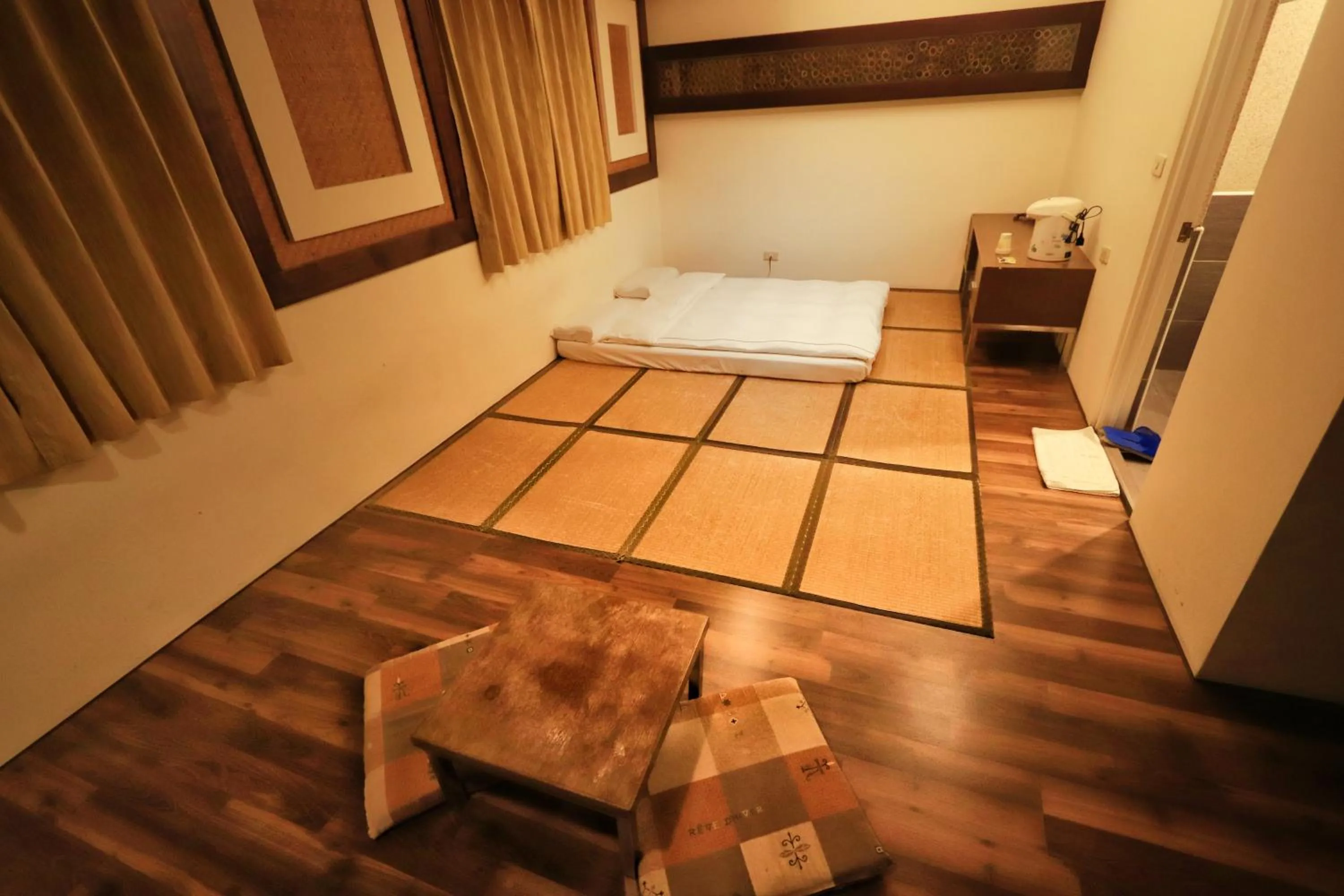 Photo of the whole room, Bed in Fenchihu Hotel