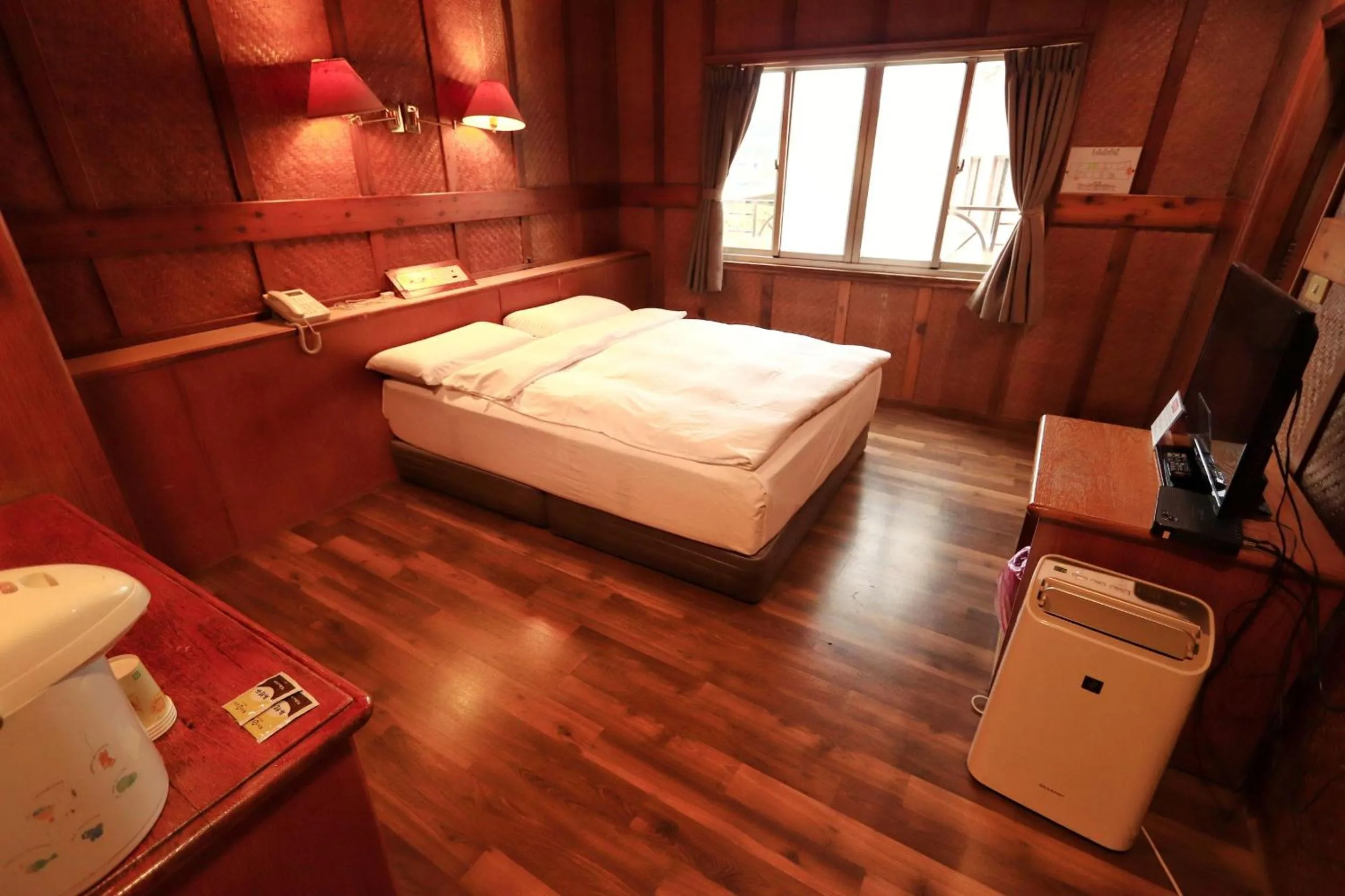 Photo of the whole room, Bed in Fenchihu Hotel