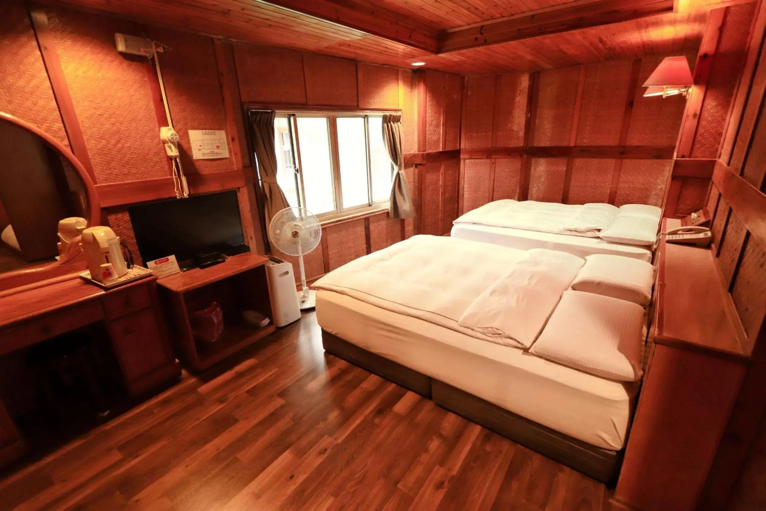 Photo of the whole room, Bed in Fenchihu Hotel Photo of the whole room, Bed in Fenchihu Hotel