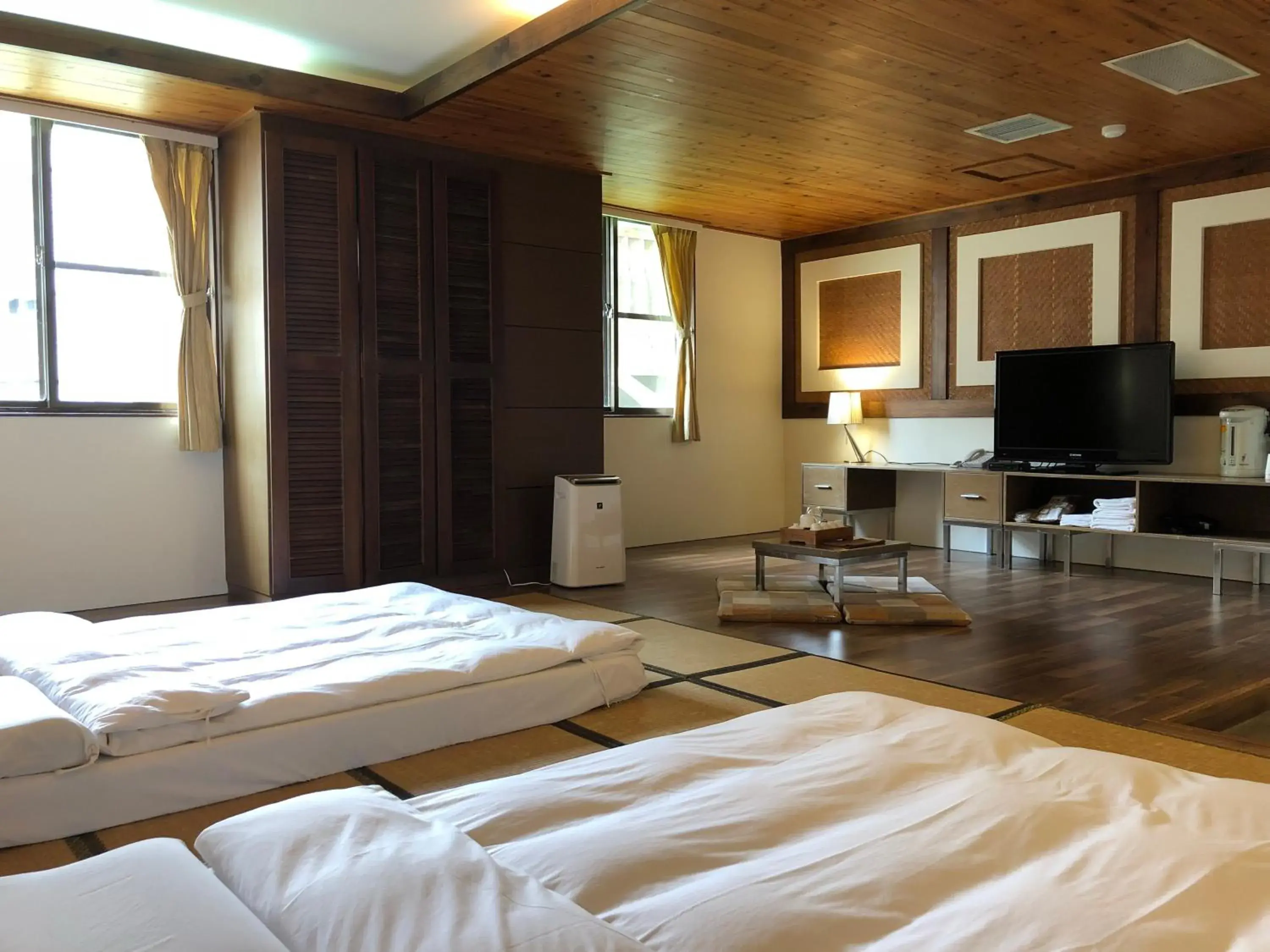 Photo of the whole room, Bed in Fenchihu Hotel Photo of the whole room, Bed in Fenchihu Hotel