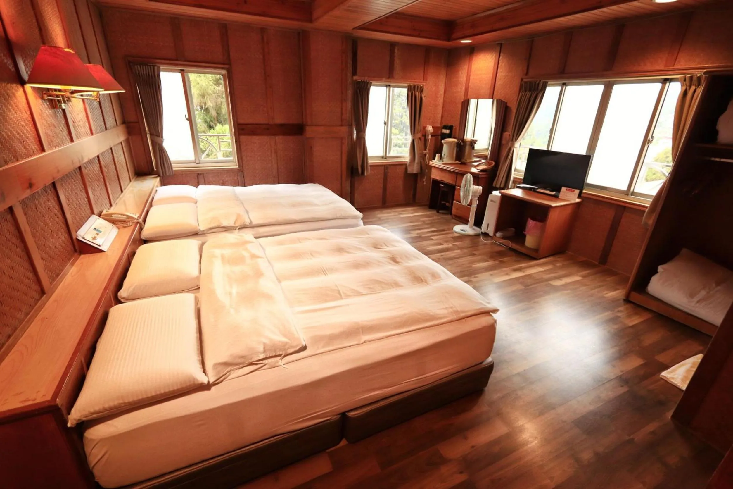 Photo of the whole room, Bed in Fenchihu Hotel