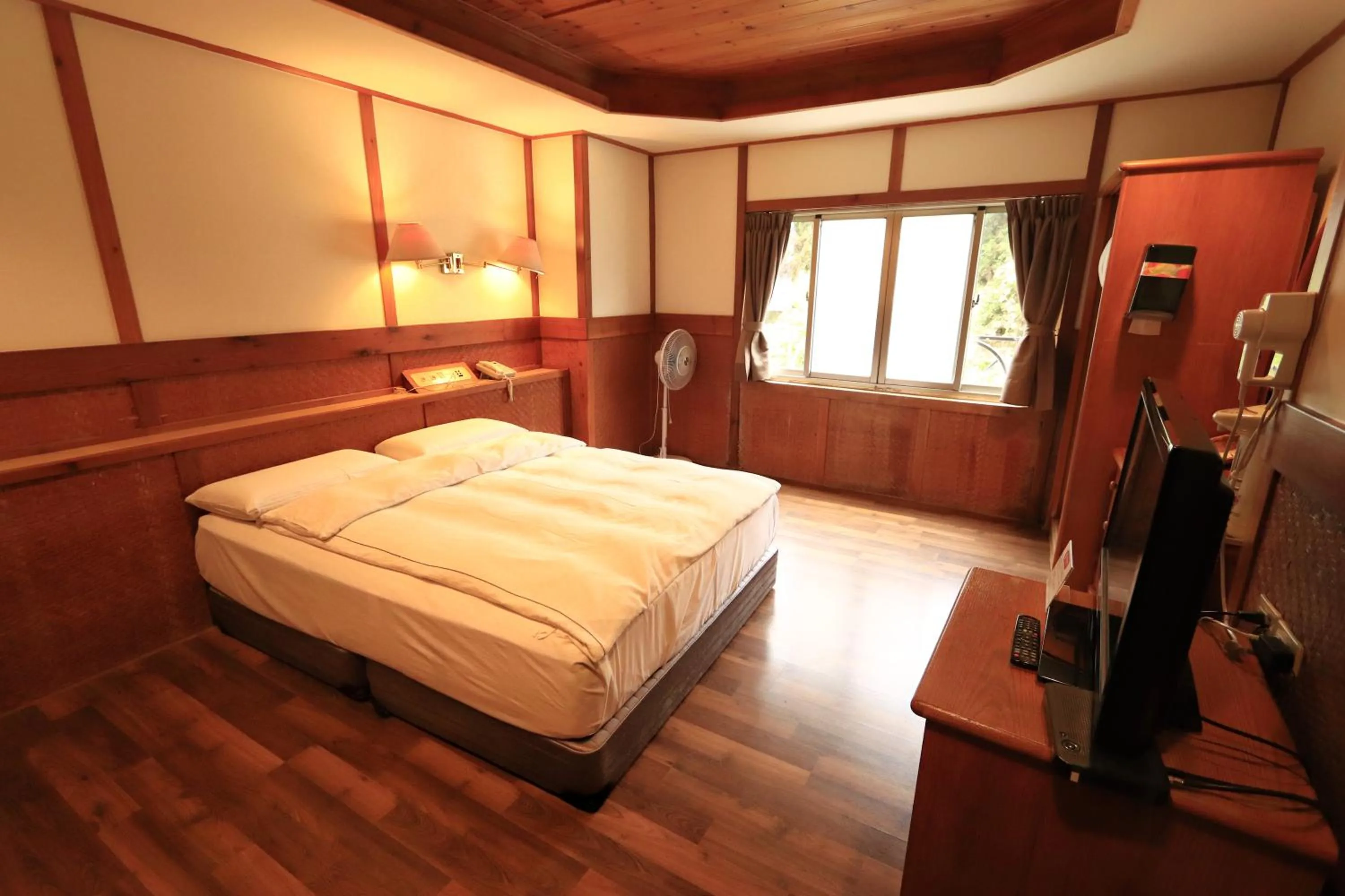 Photo of the whole room, Bed in Fenchihu Hotel