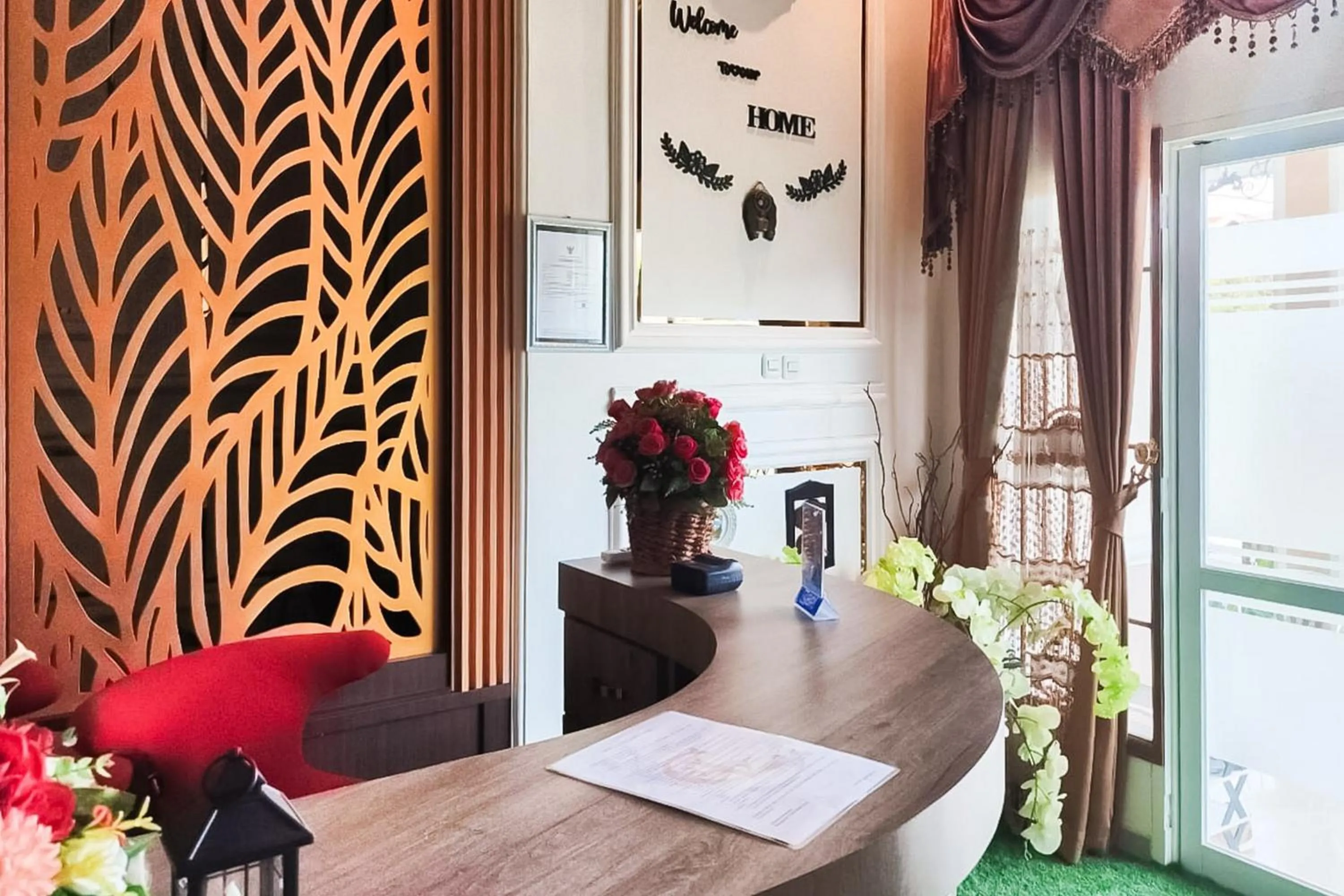 Lobby or reception in RedDoorz Syariah at Chilla Guest House Padang