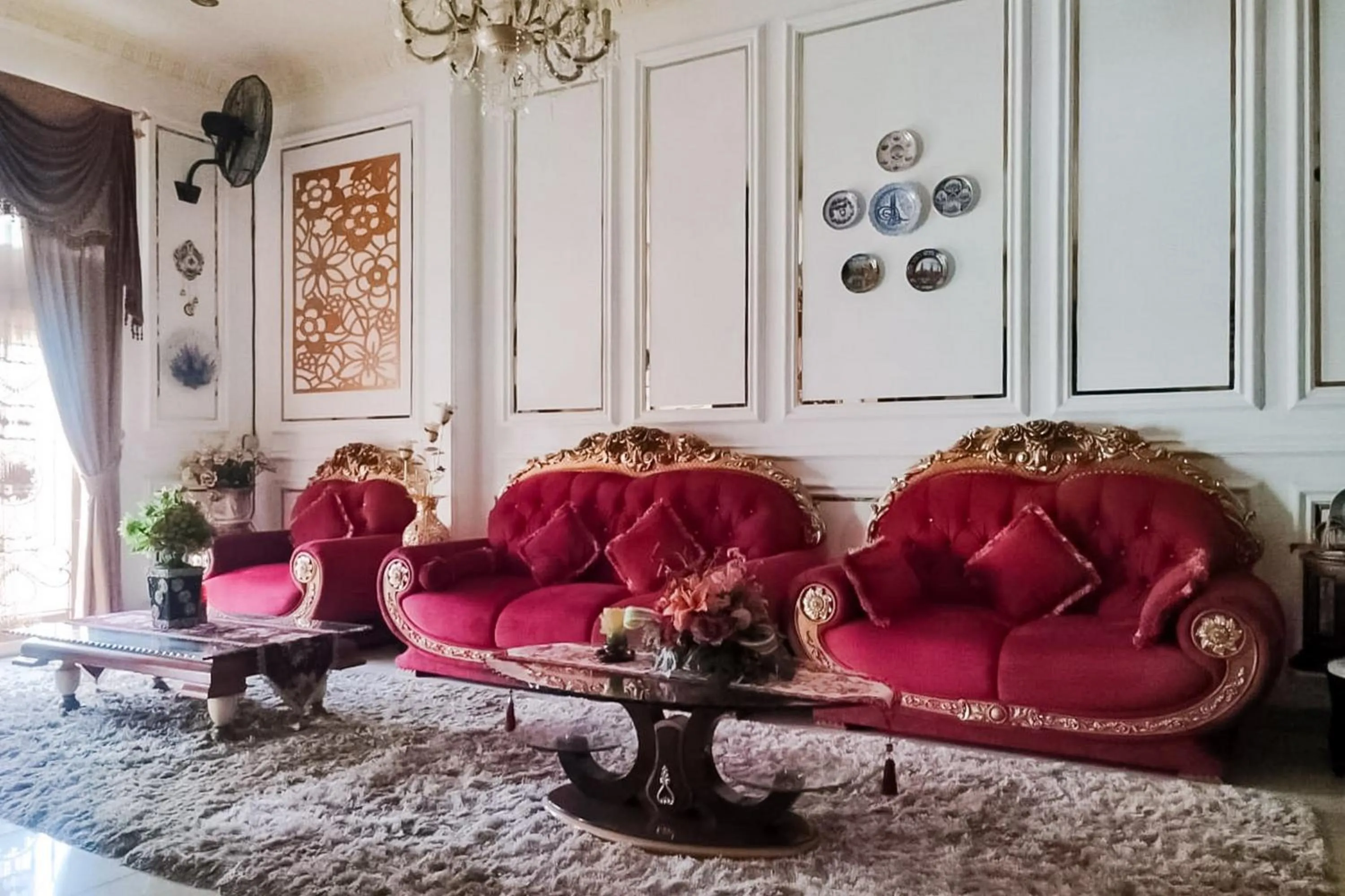 Lobby or reception in RedDoorz Syariah at Chilla Guest House Padang