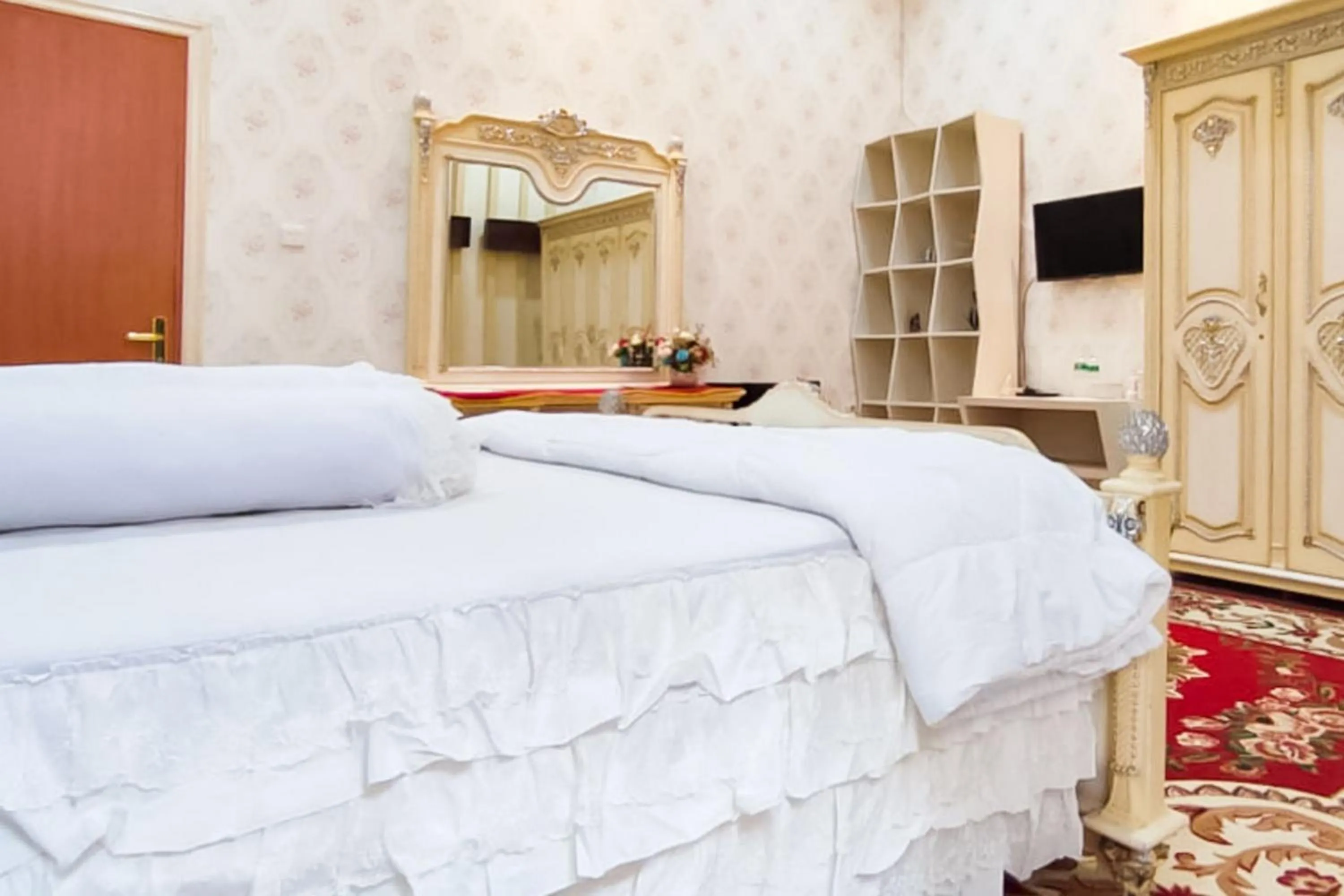 Bedroom, Bed in RedDoorz Syariah at Chilla Guest House Padang