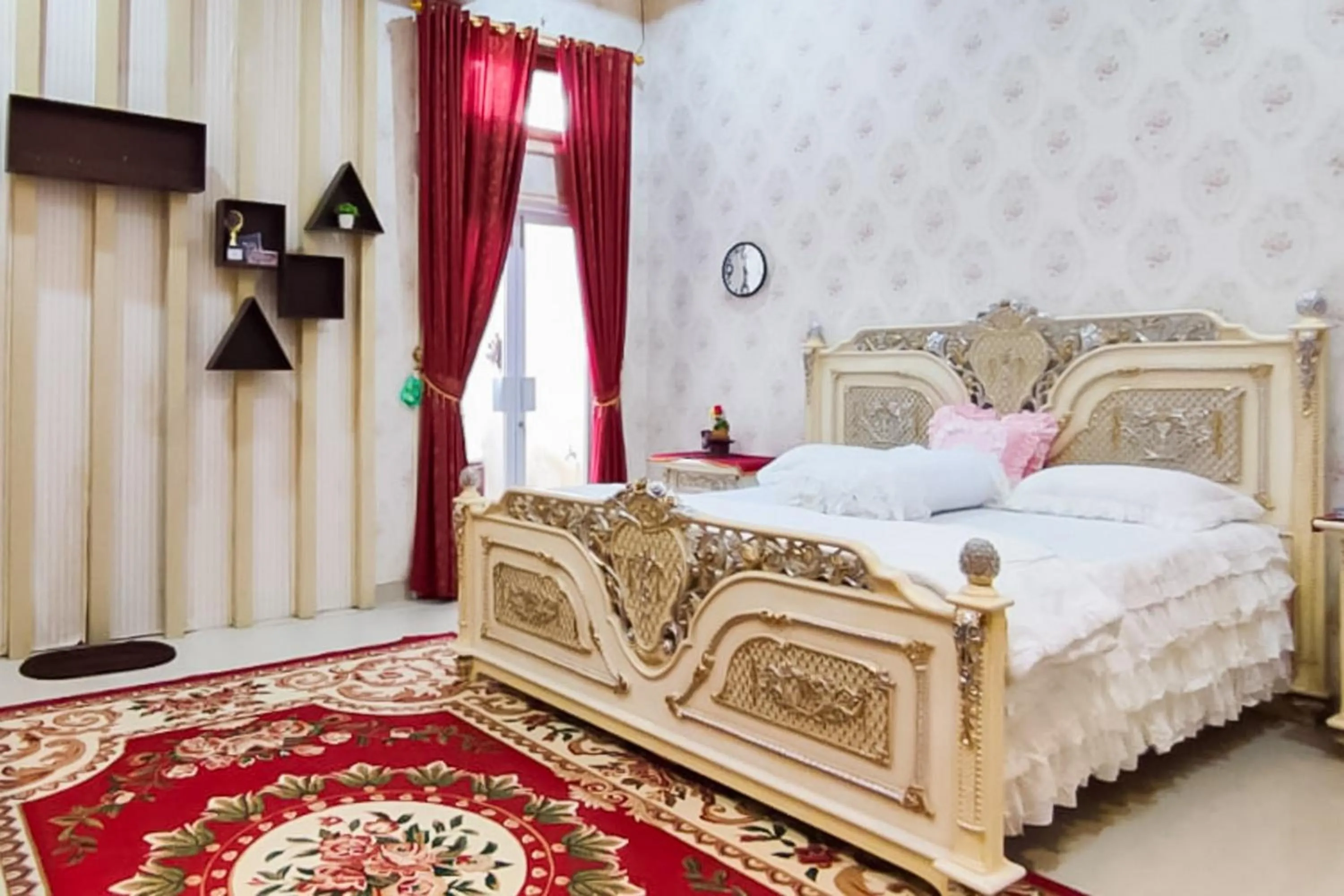 Bedroom, Bed in RedDoorz Syariah at Chilla Guest House Padang