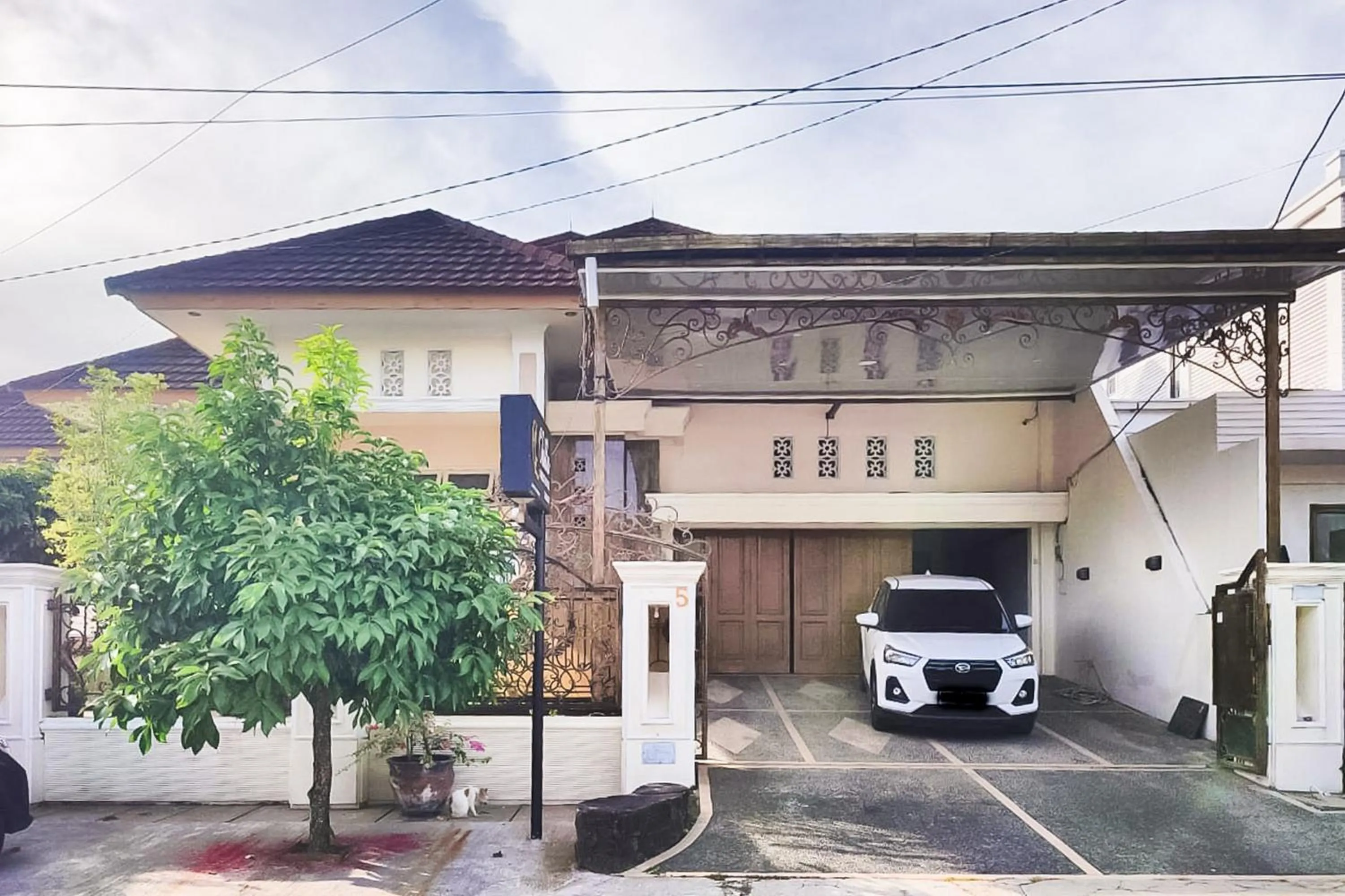 Property building in RedDoorz Syariah at Chilla Guest House Padang