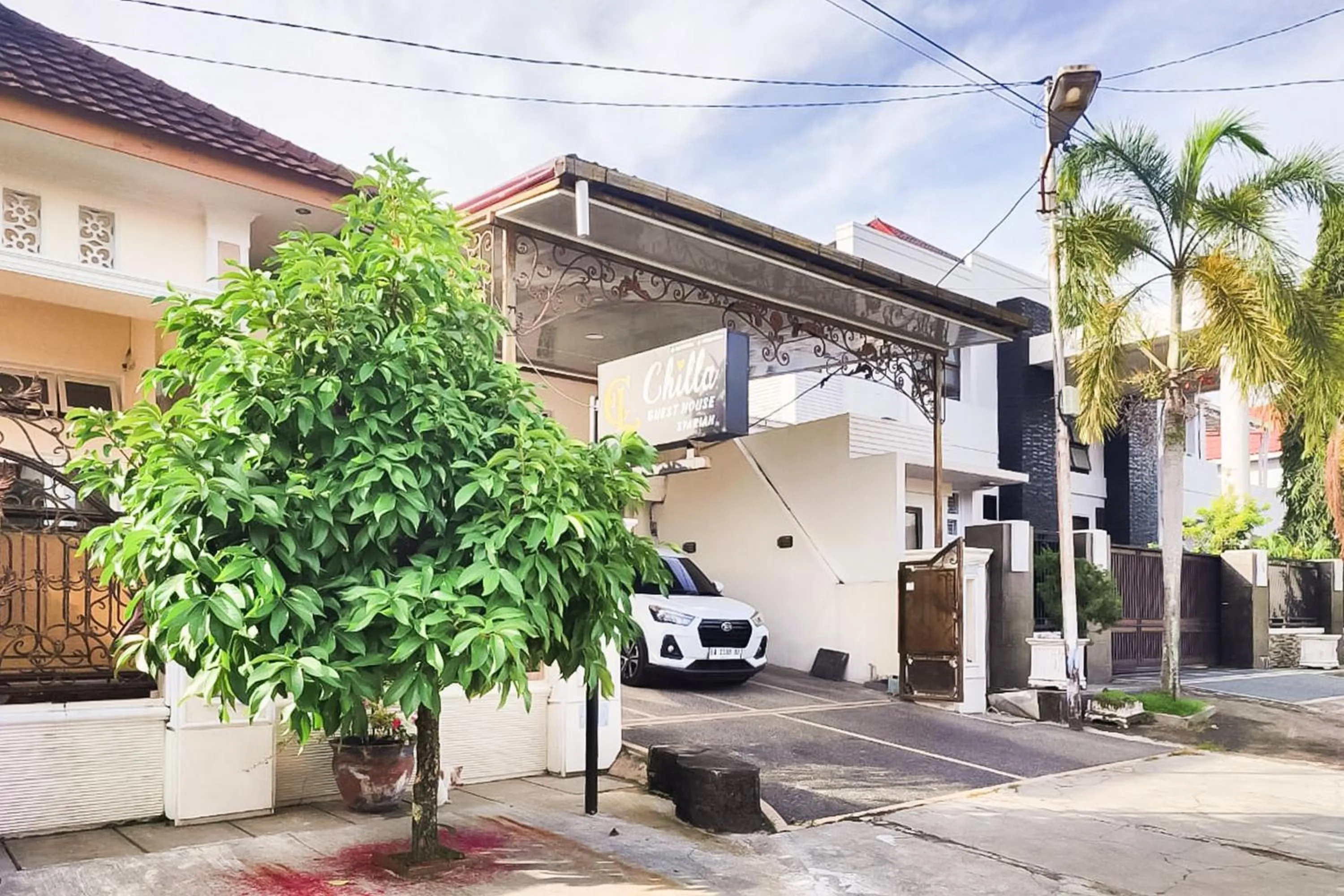 Property building in RedDoorz Syariah at Chilla Guest House Padang