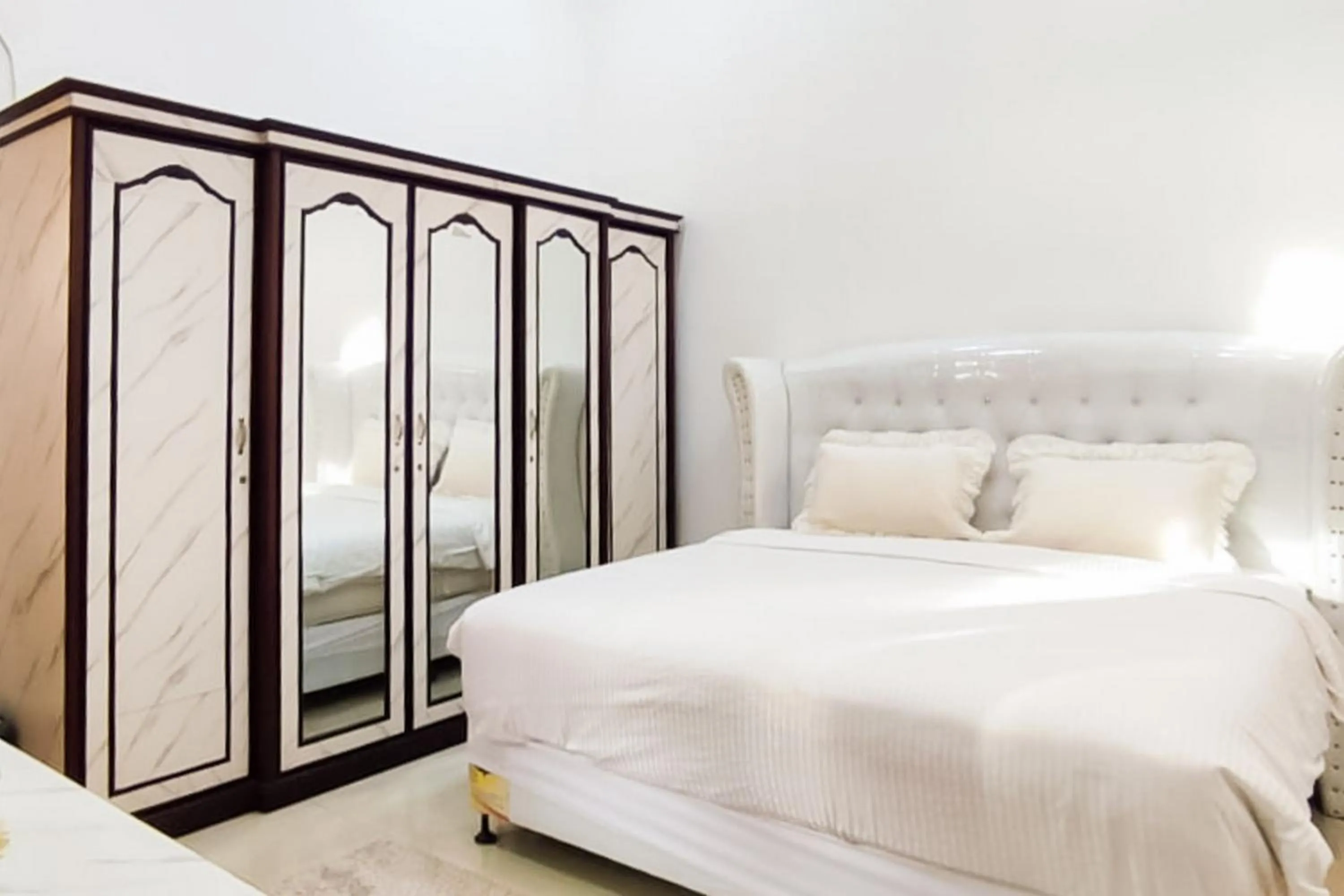 Bedroom, Bed in RedDoorz Syariah at Chilla Guest House Padang