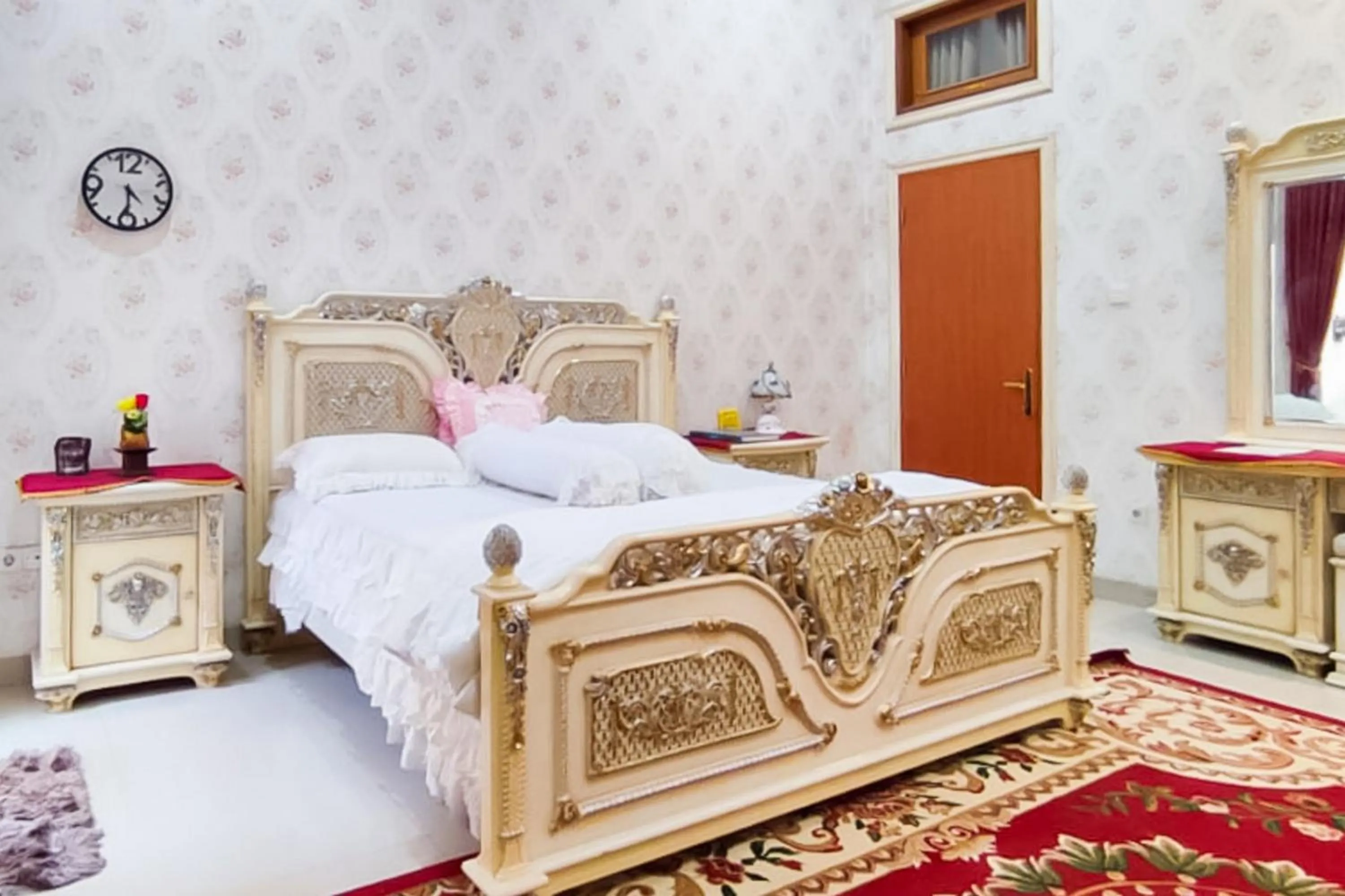 Bedroom, Bed in RedDoorz Syariah at Chilla Guest House Padang