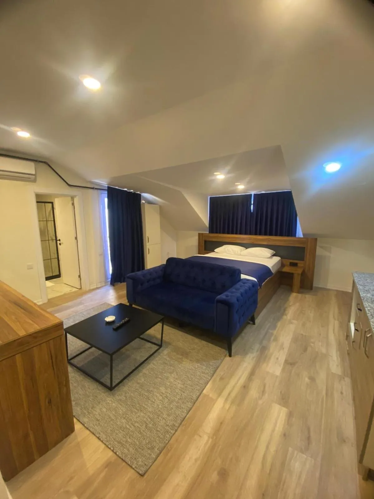 Photo of the whole room, Bed in Guest Suites