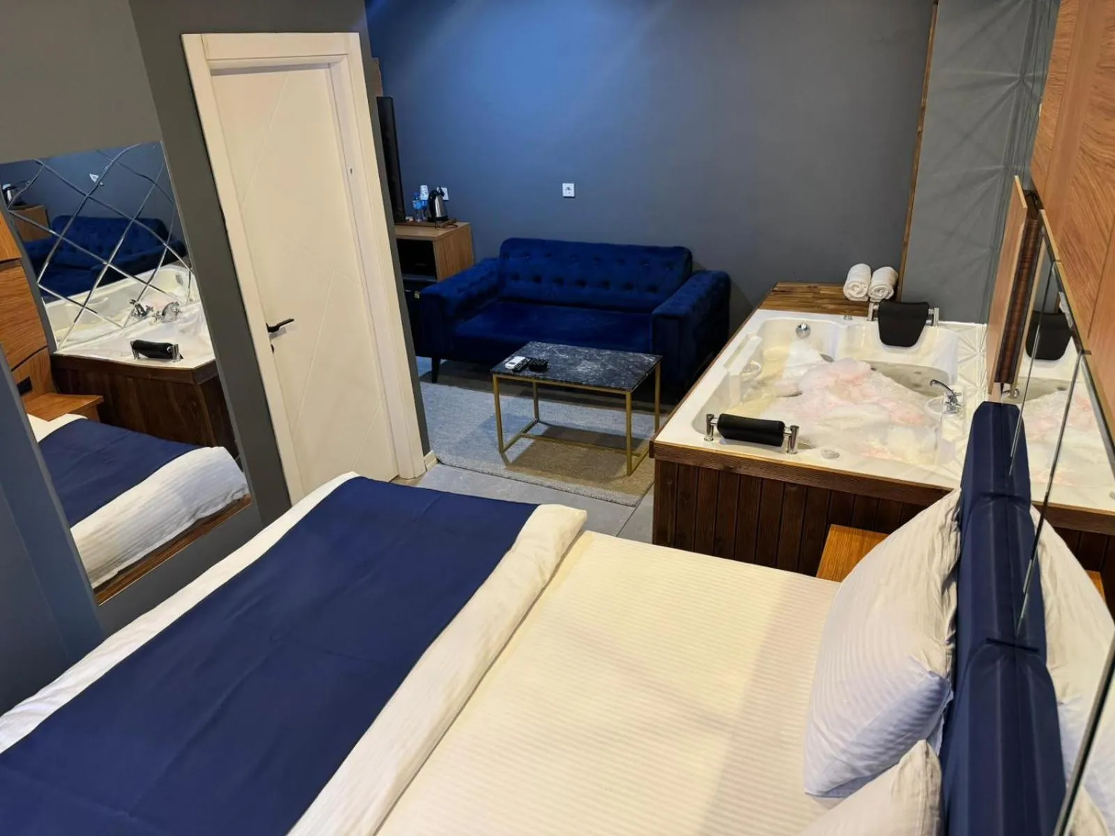 Bedroom, Bed in Guest Suites