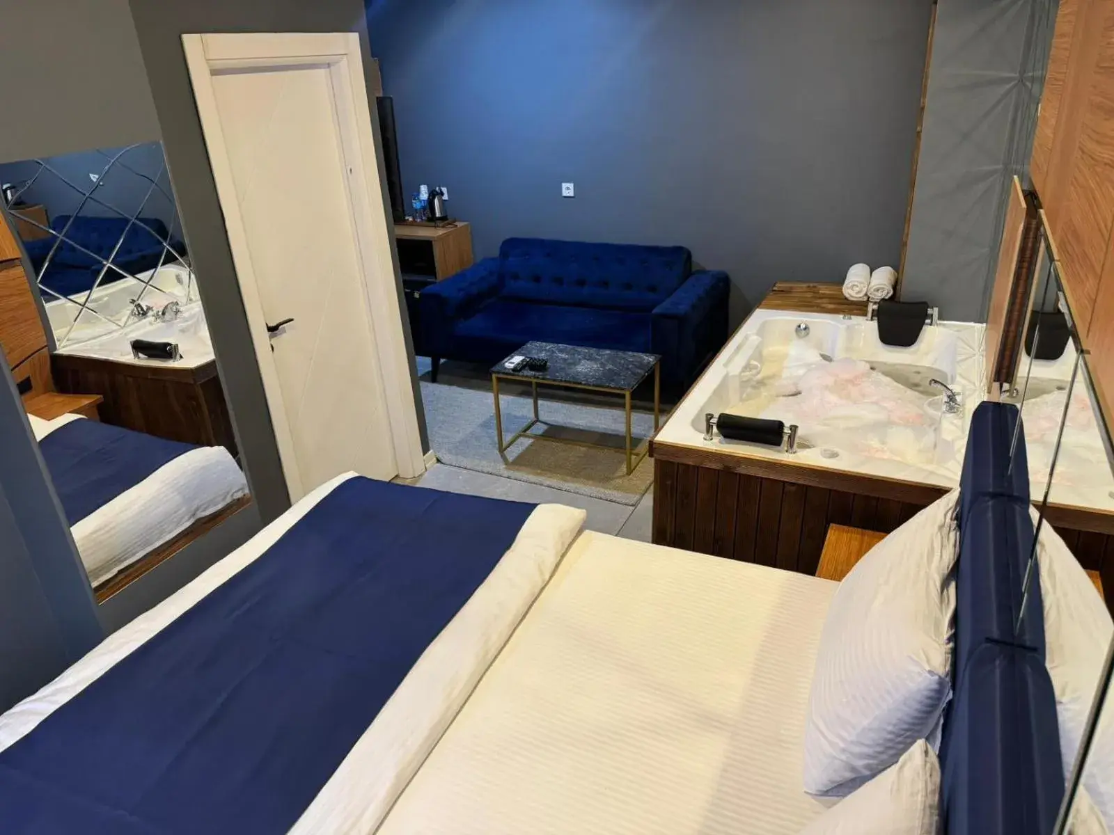 Bedroom, Bed in Guest Suites Bedroom, Bed in Guest Suites