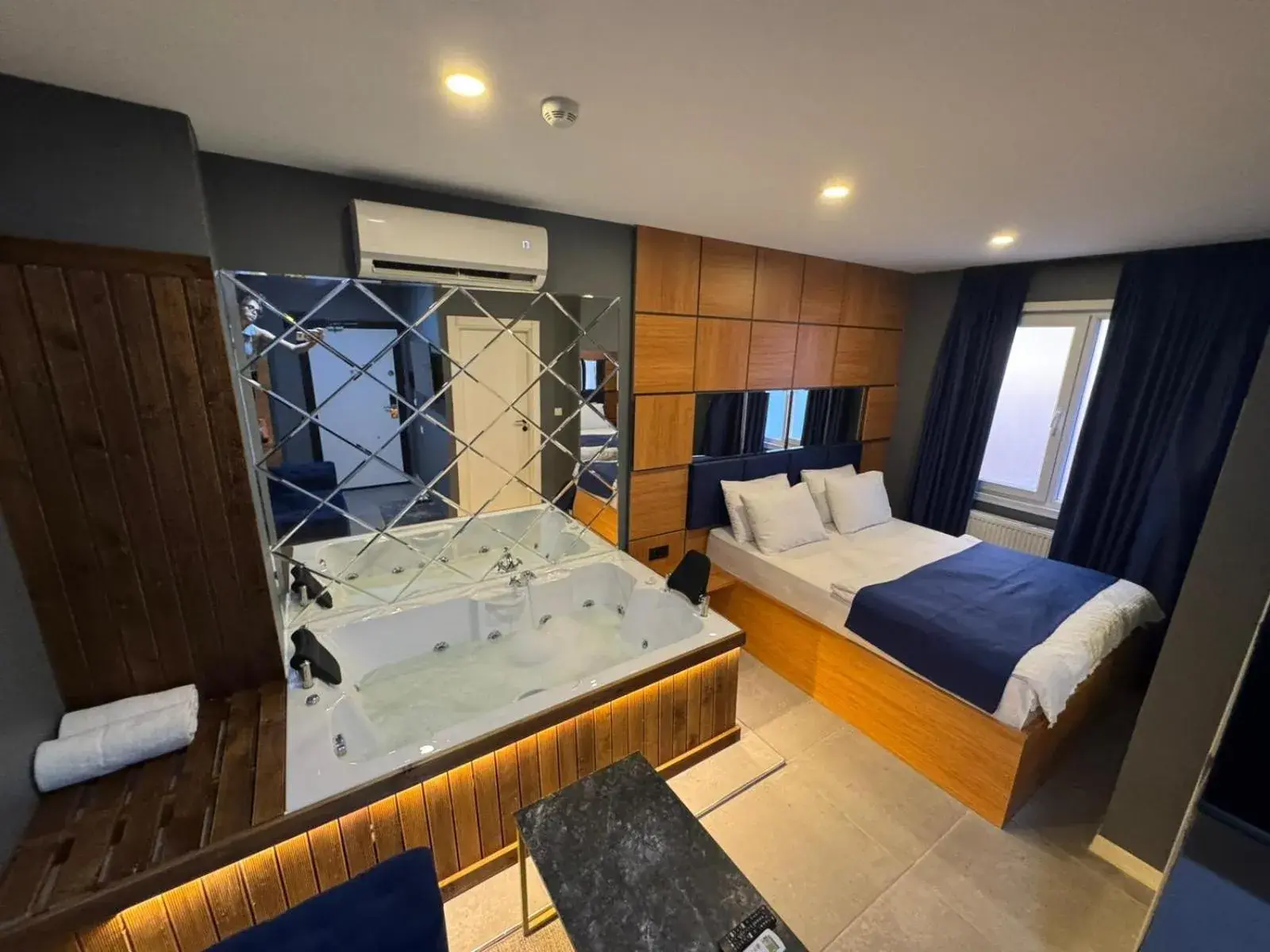 Photo of the whole room, Bed in Guest Suites Photo of the whole room, Bed in Guest Suites