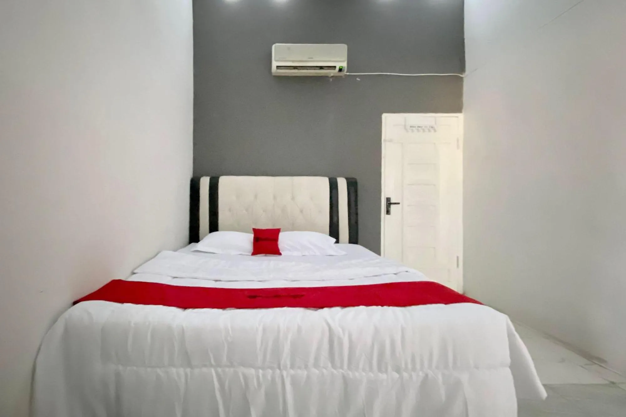 RedDoorz Syariah near RSU Sylvani Binjai