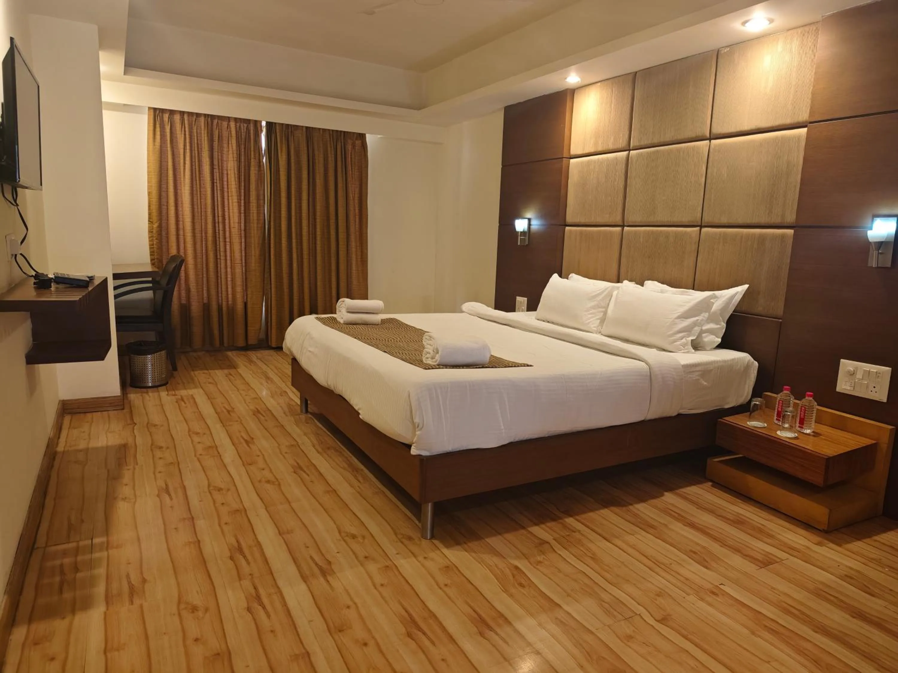 Photo of the whole room, Bed in The Sky Comfort, Ahmedabad