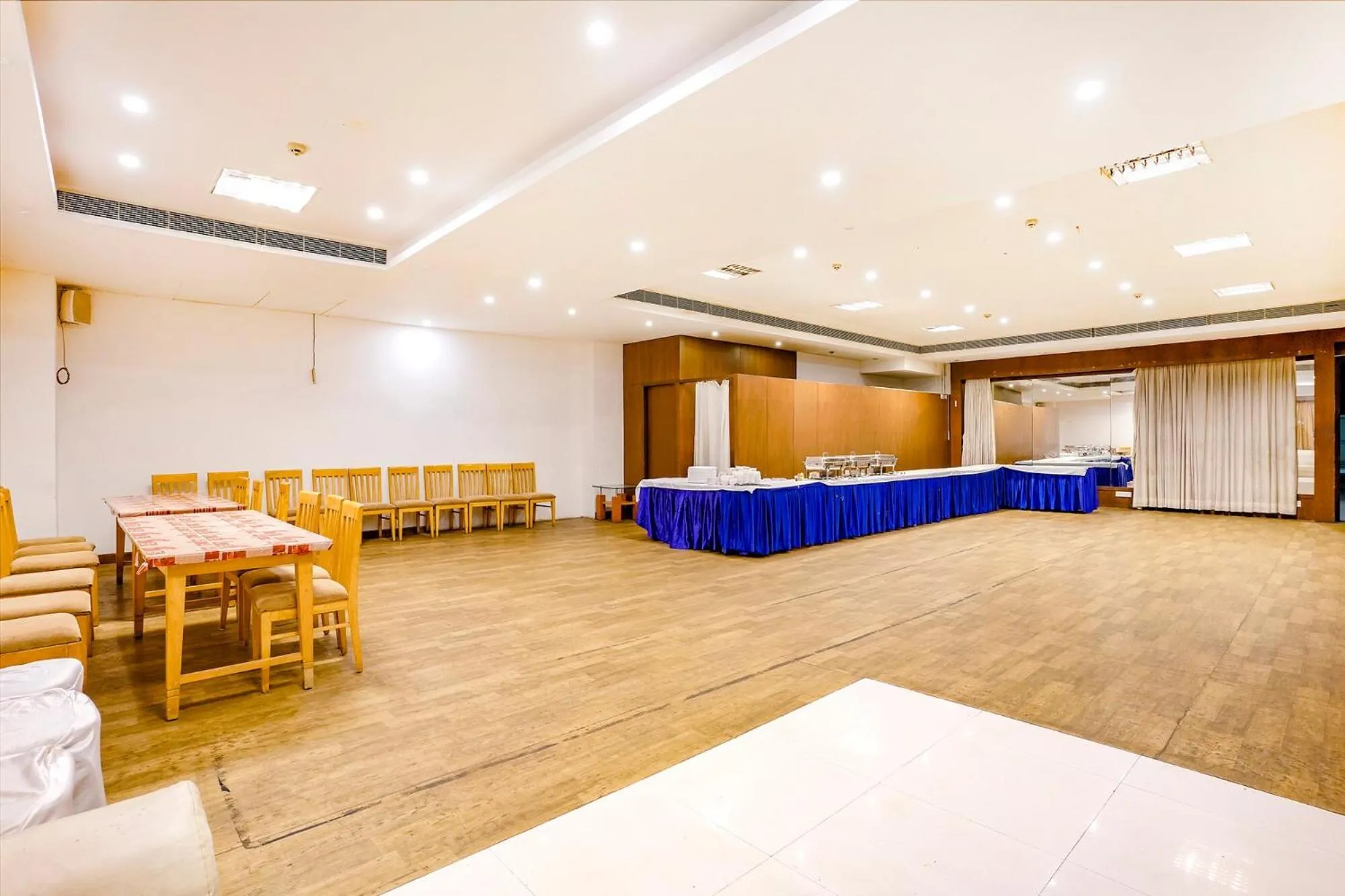 Restaurant/places to eat in The Sky Comfort, Ahmedabad