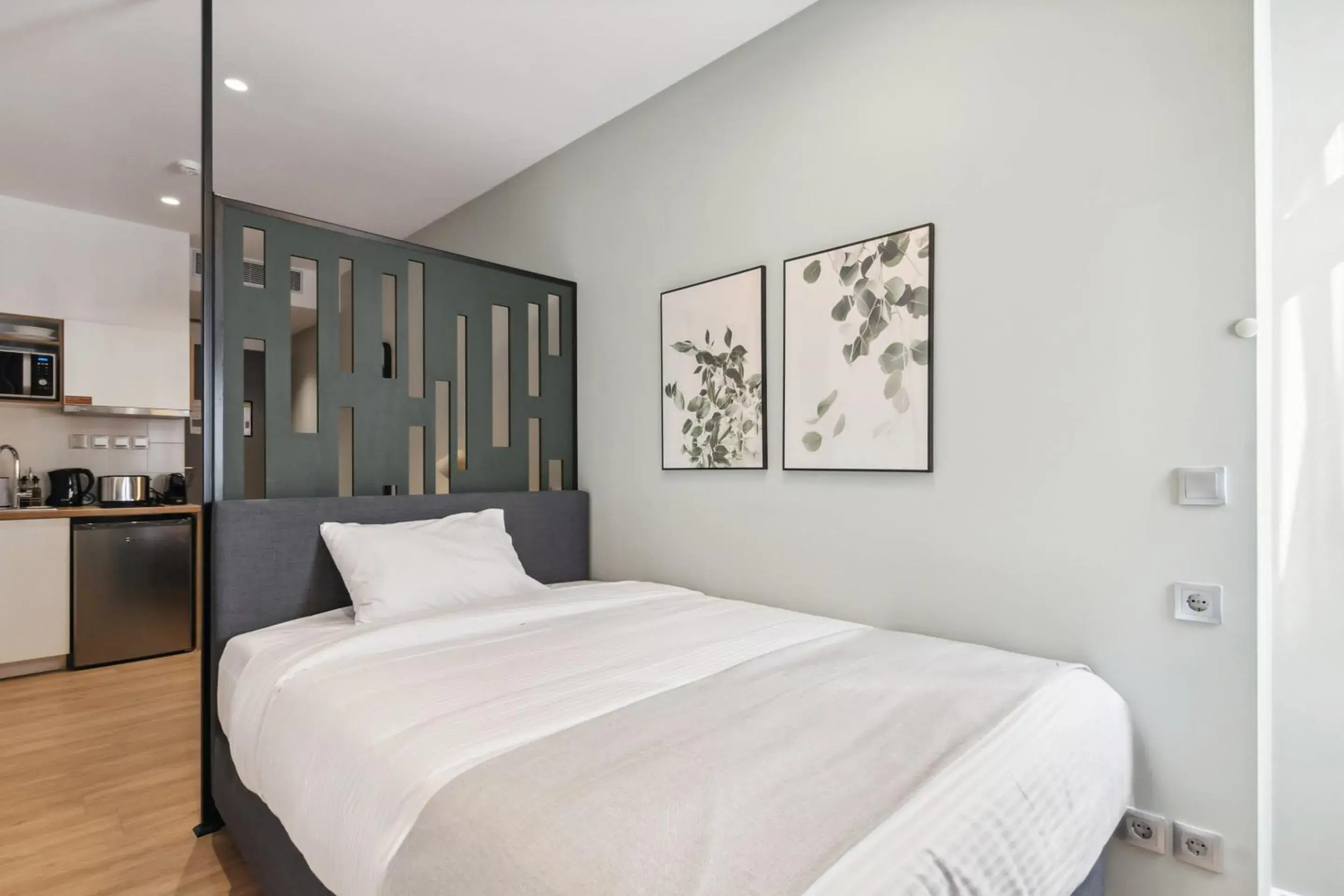 Comfort Single Suite in Limehome Piraeus Olive Comfort Single Suite in Limehome Piraeus Olive