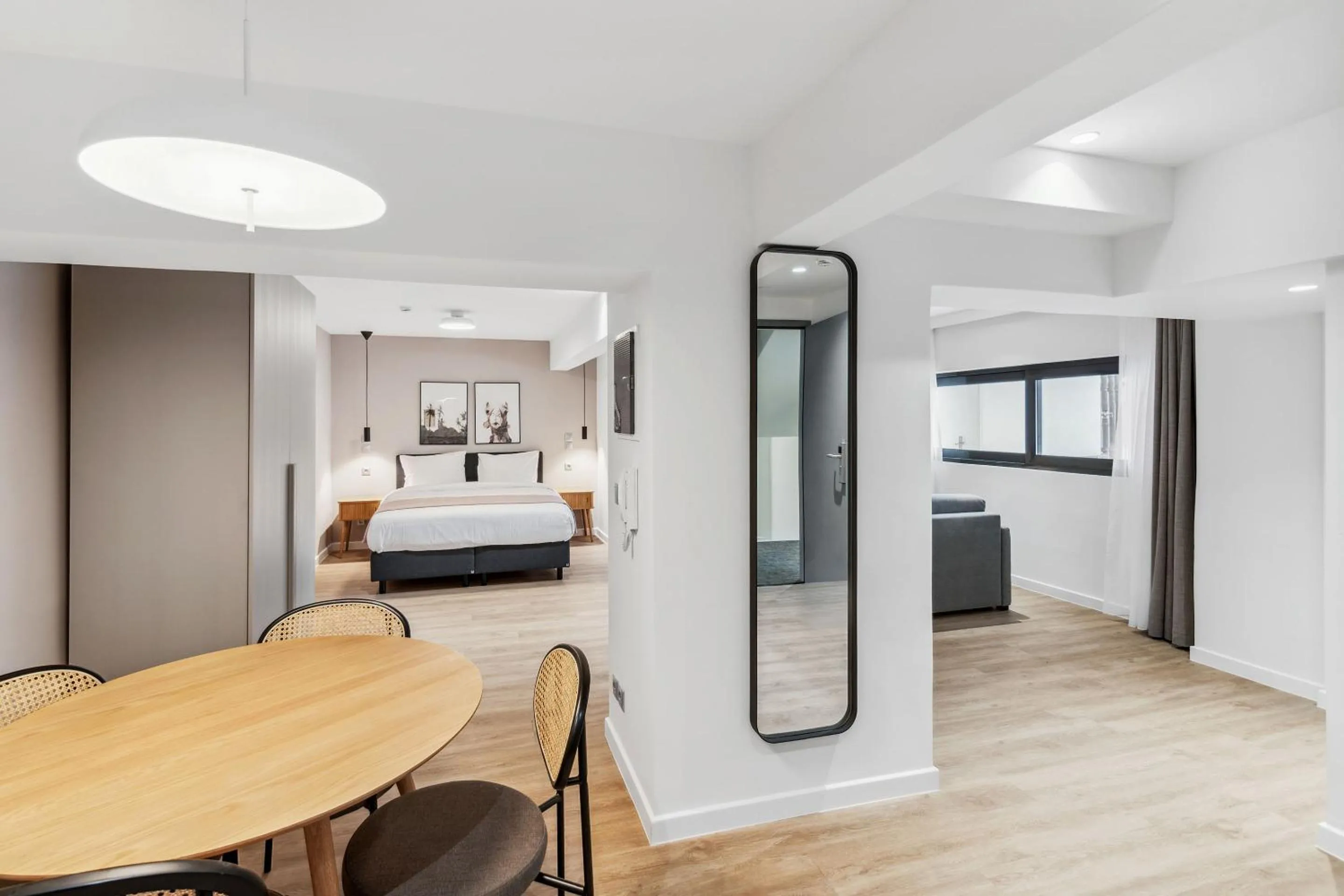 Limehome Piraeus Olive